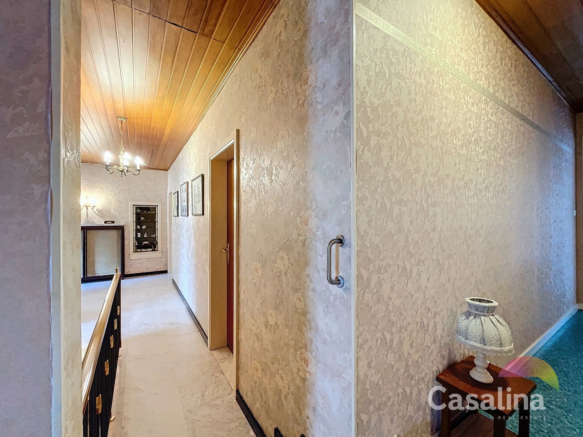 Charmante bungalow met potentieel op toplocatie!  foto 11