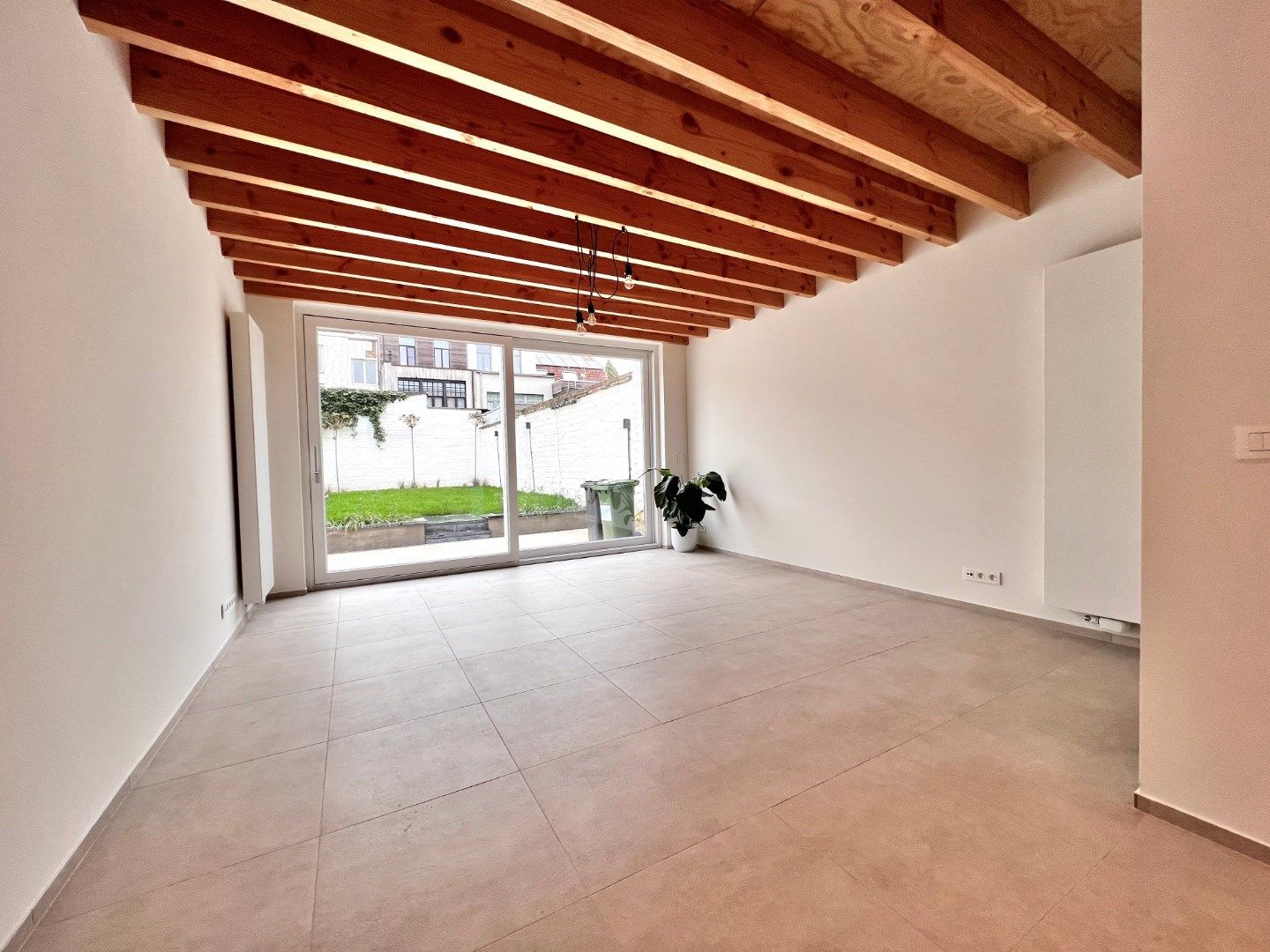 INSTAPKLARE WONING MET 3 SLPKS, TUIN EN HUURGARAGE foto 10