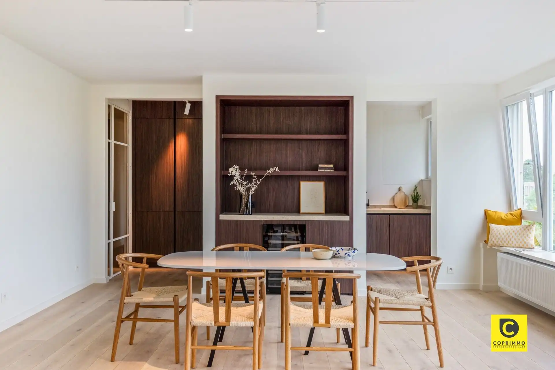 Prachtig gerenoveerd 3 slaapkamer appartement op toplocatie! foto 5