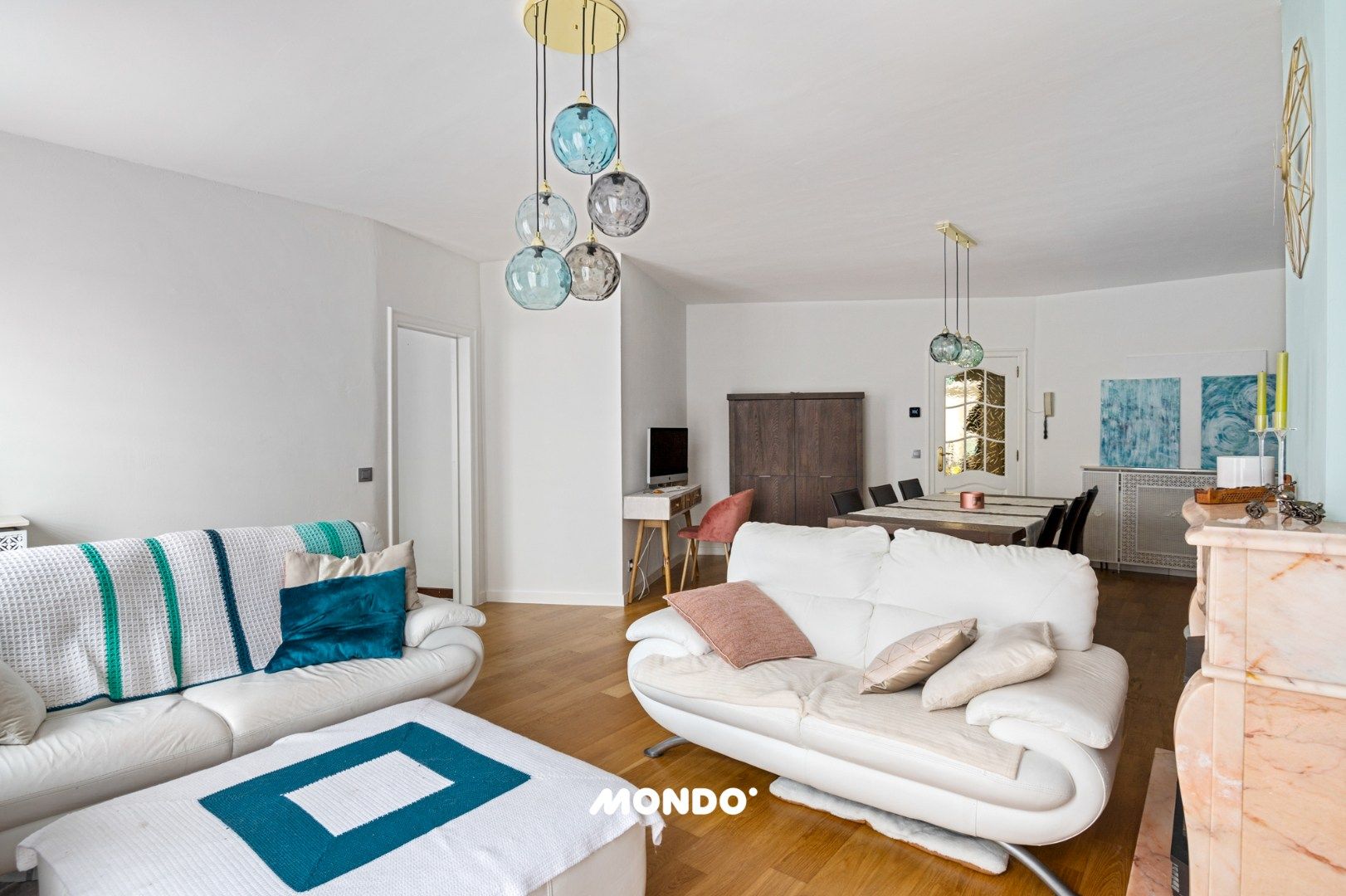 Instapklaar en ruim appartement met 3 slaapkamers, terras en garage in hartje Hemiksem foto 4