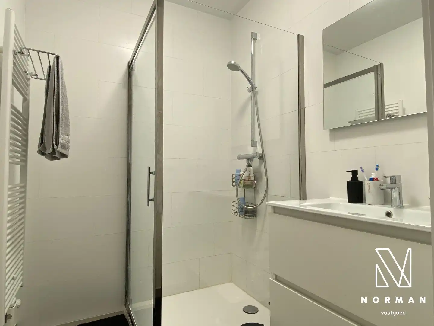 Recent 2-slaapkamer appartement nabij centrum van Harelbeke te huur foto 6