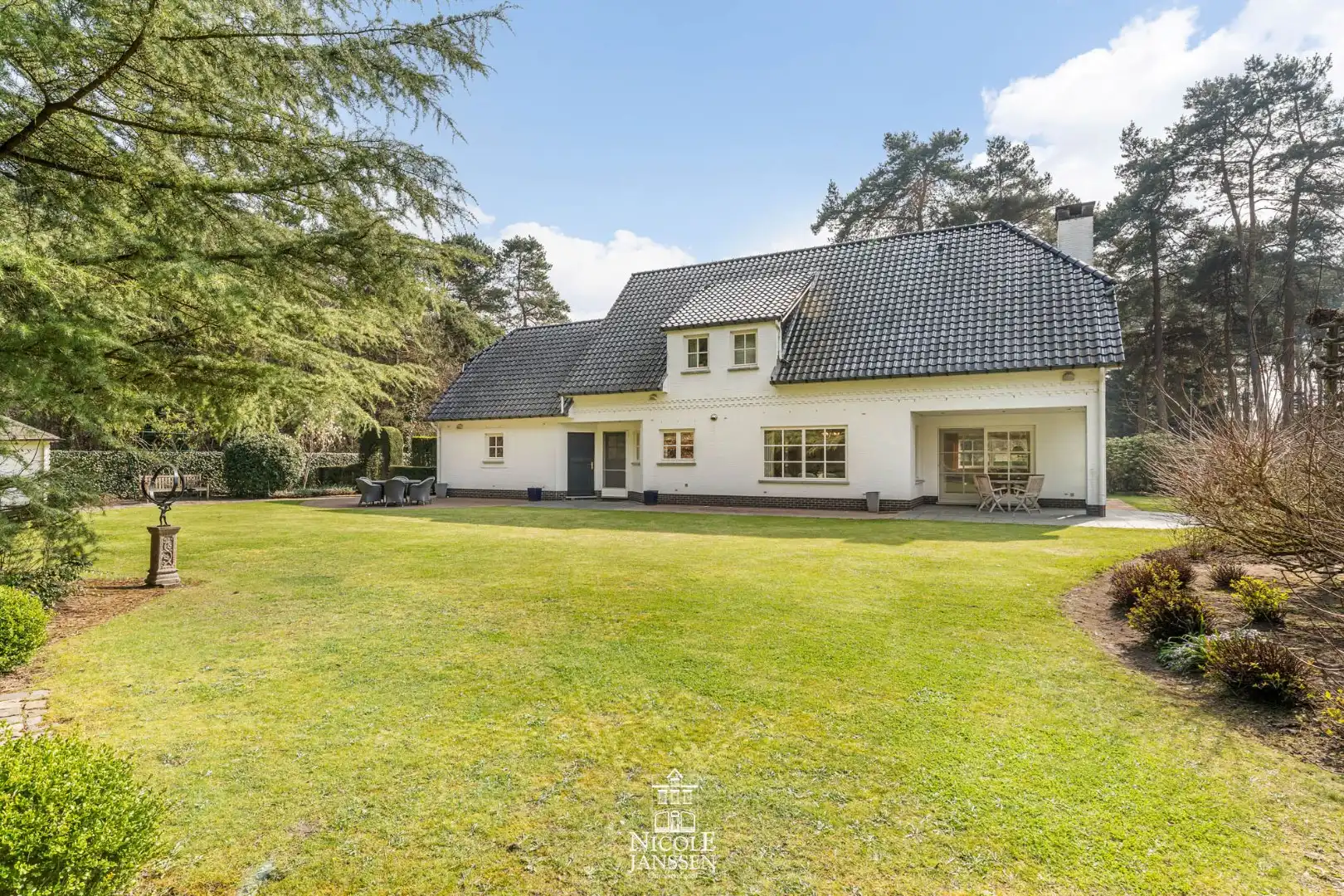 Ruim ingedeelde villa foto 2