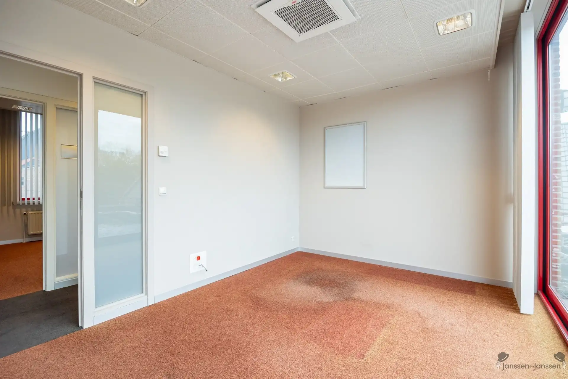 Commercieel gebouw met parkeergelegenheid! foto 33