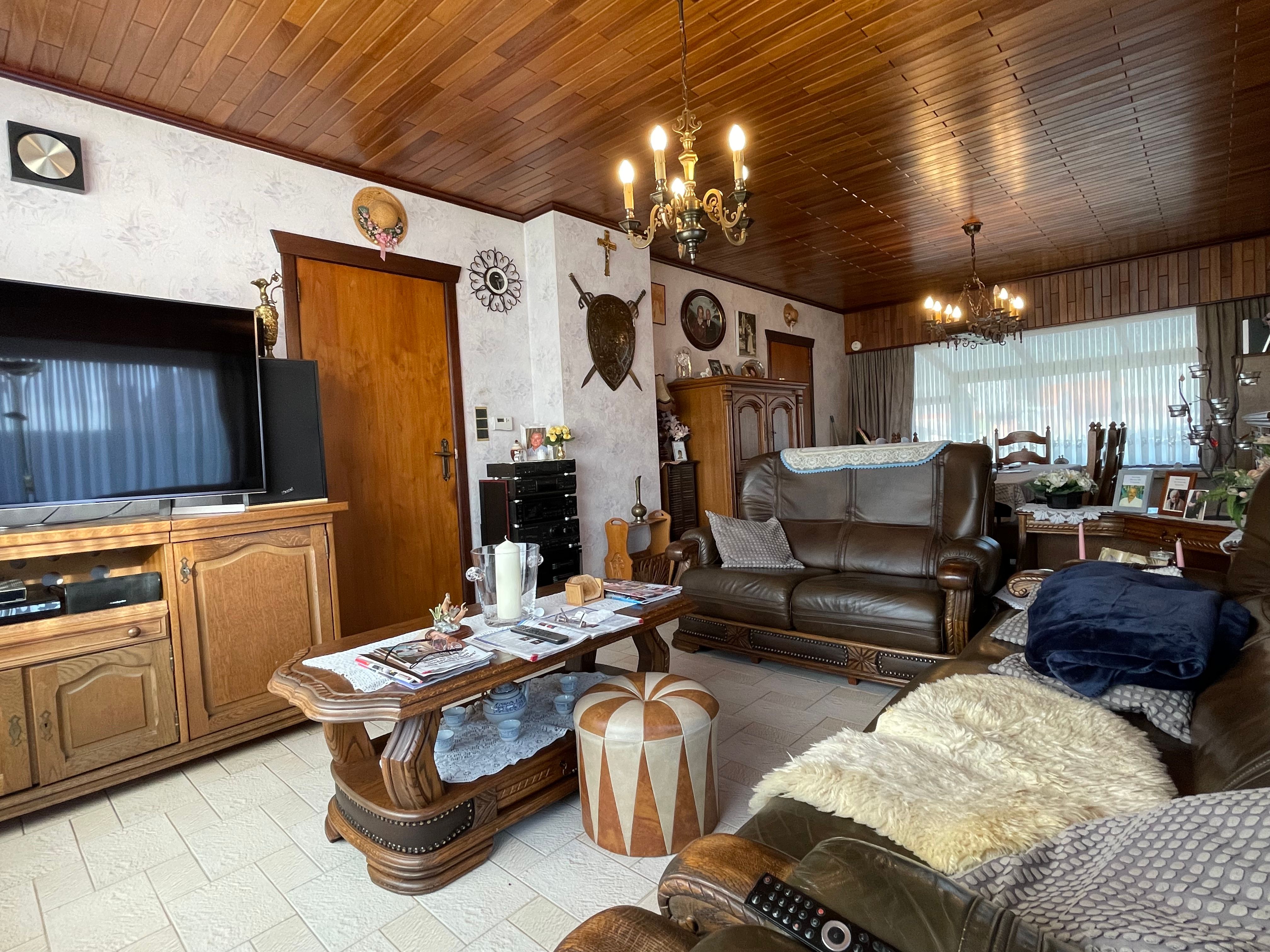 Woning met 3 slpks, ruime tuin foto 3