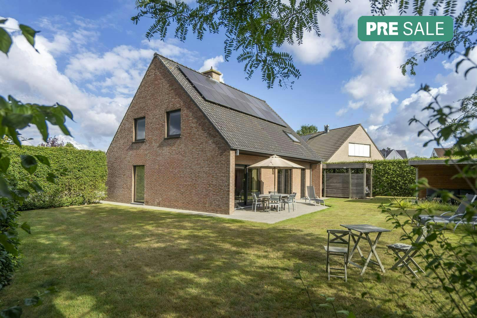 Instapklare villa in de rustige Keibeekstraat te Zwevegem foto {{pictureIndex}}