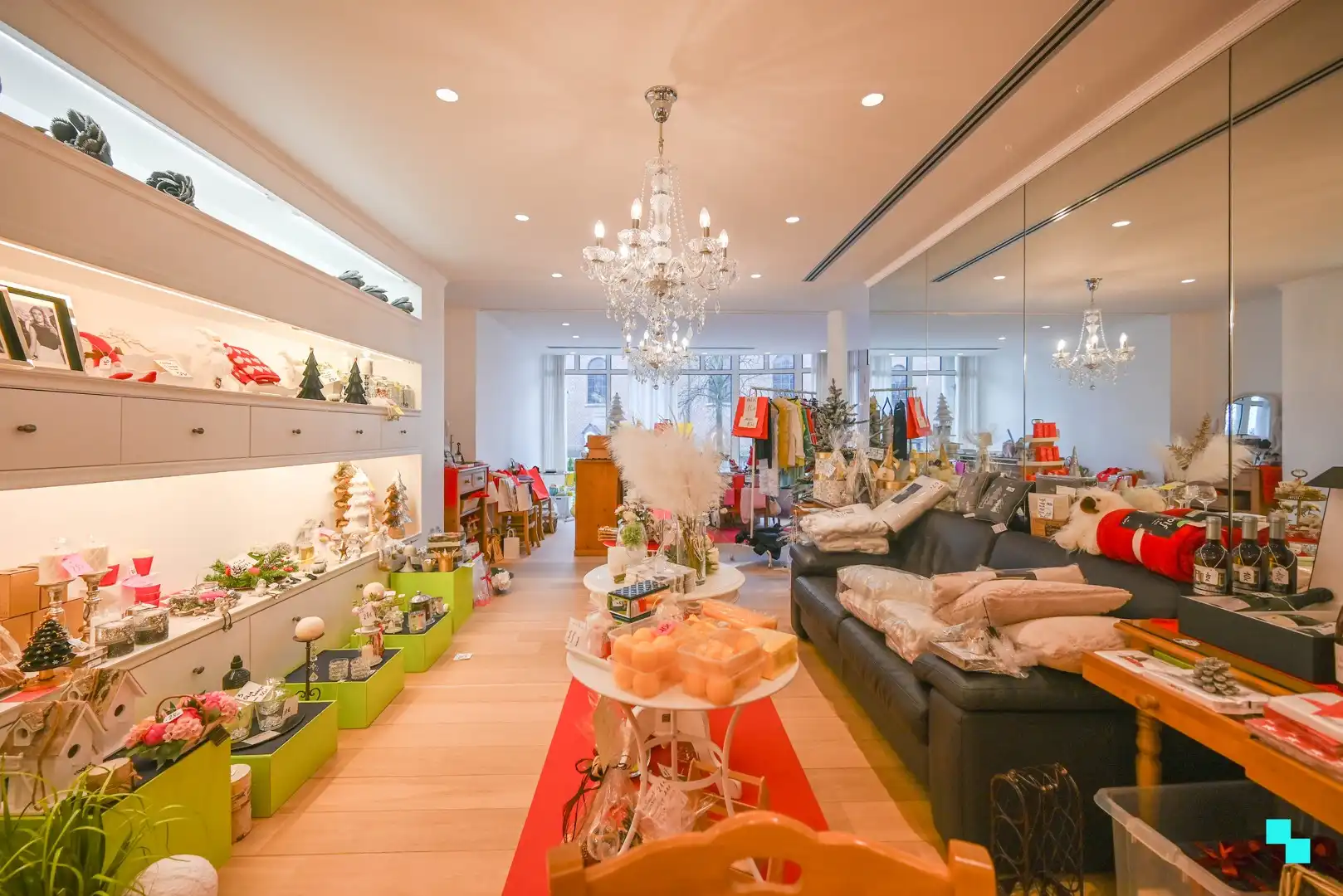 Uiterst centraal gelegen handelszaak met bijhorende opbergruimte foto 12