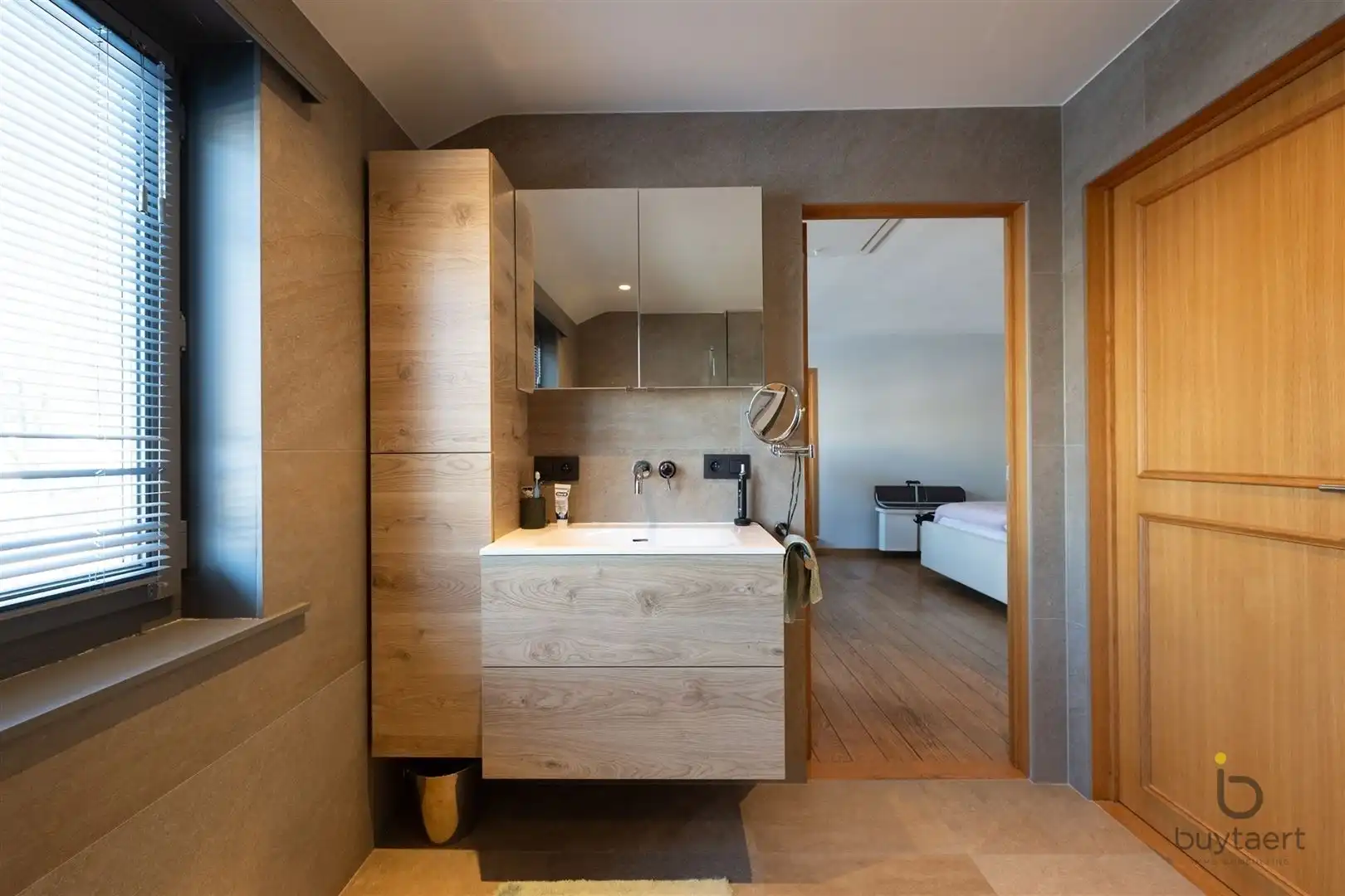 Villa met praktijk of  kangoeroewoning en Zuid - West tuin. foto 33