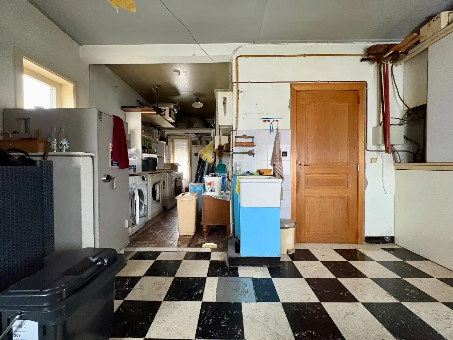 Gelijkvloerse woning op 628 m², 3 slaapkamers, mooi aangelegde tuin en garage. foto 14