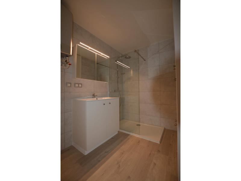 Prachtig appartement met afgesloten garagebox foto 12