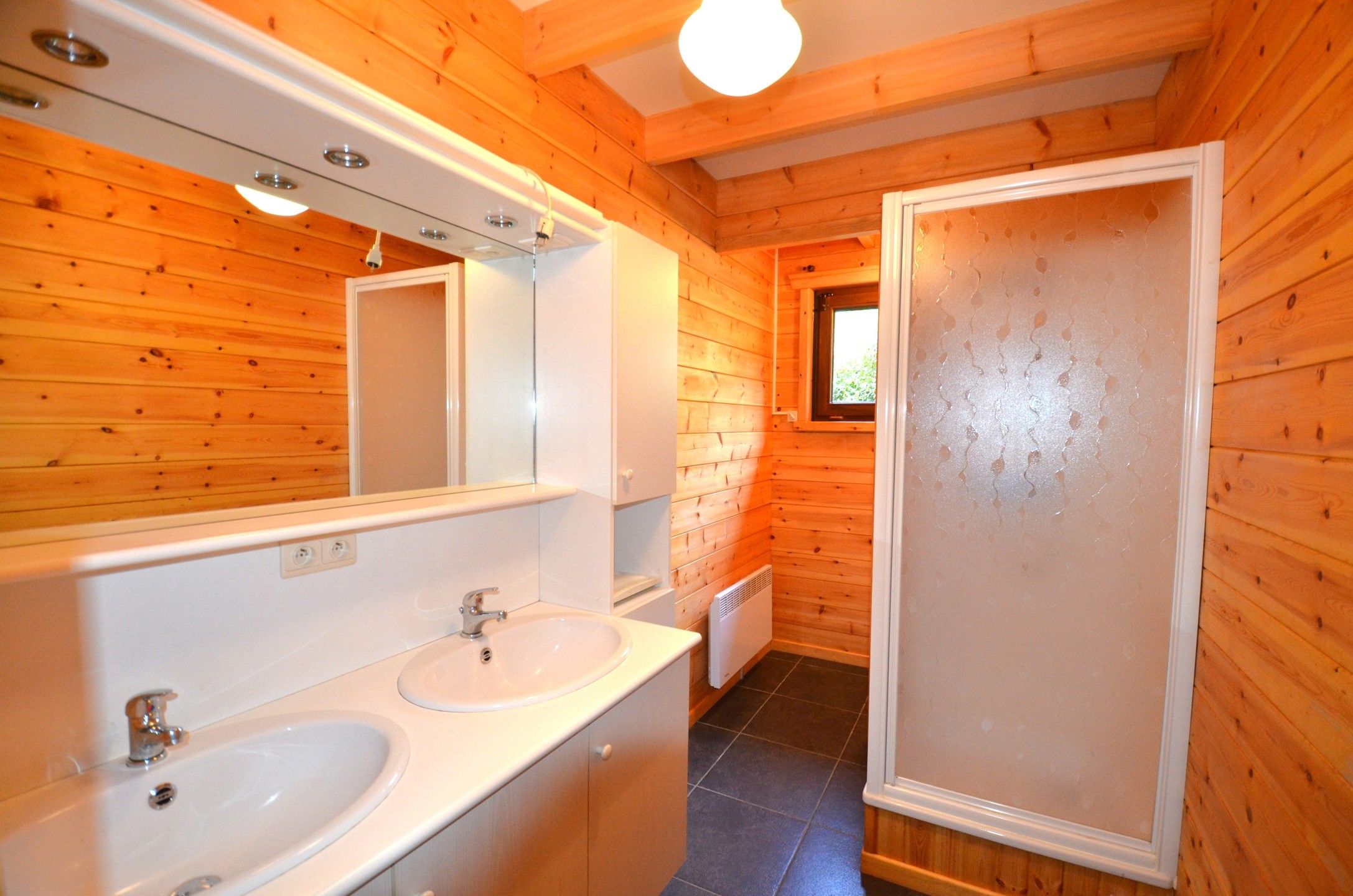 Ruime woning met veel grond foto 14