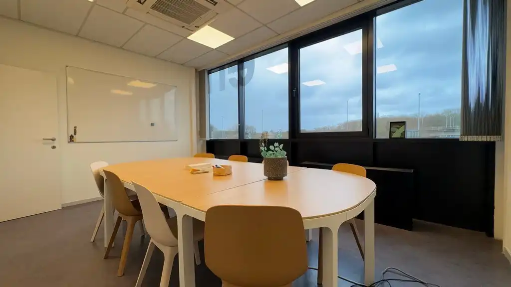 Ingedeelde kantoorruimte te huur met visibiliteit langs E17 in Gent foto 5