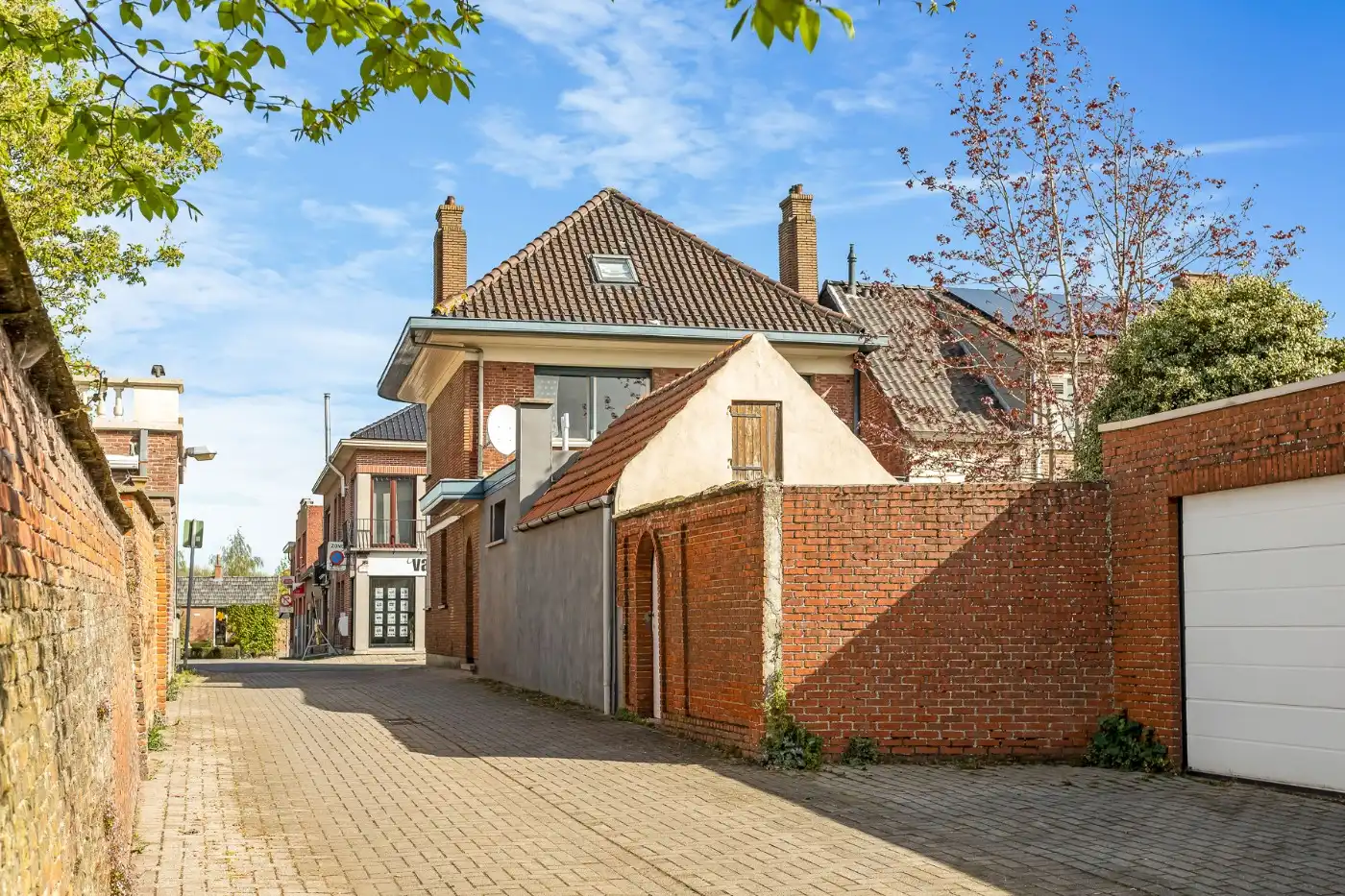 Te renoveren, geklasseerde art deco woning met 3 slpk, ruime zolder en Z-tuin foto 30