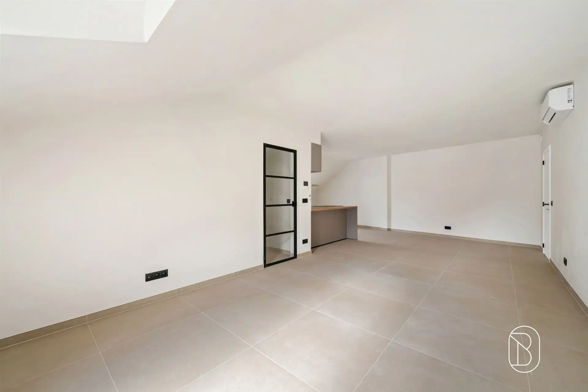 Instapklaar tweeslaapkamerappartement in hartje van Rumbeke foto 4