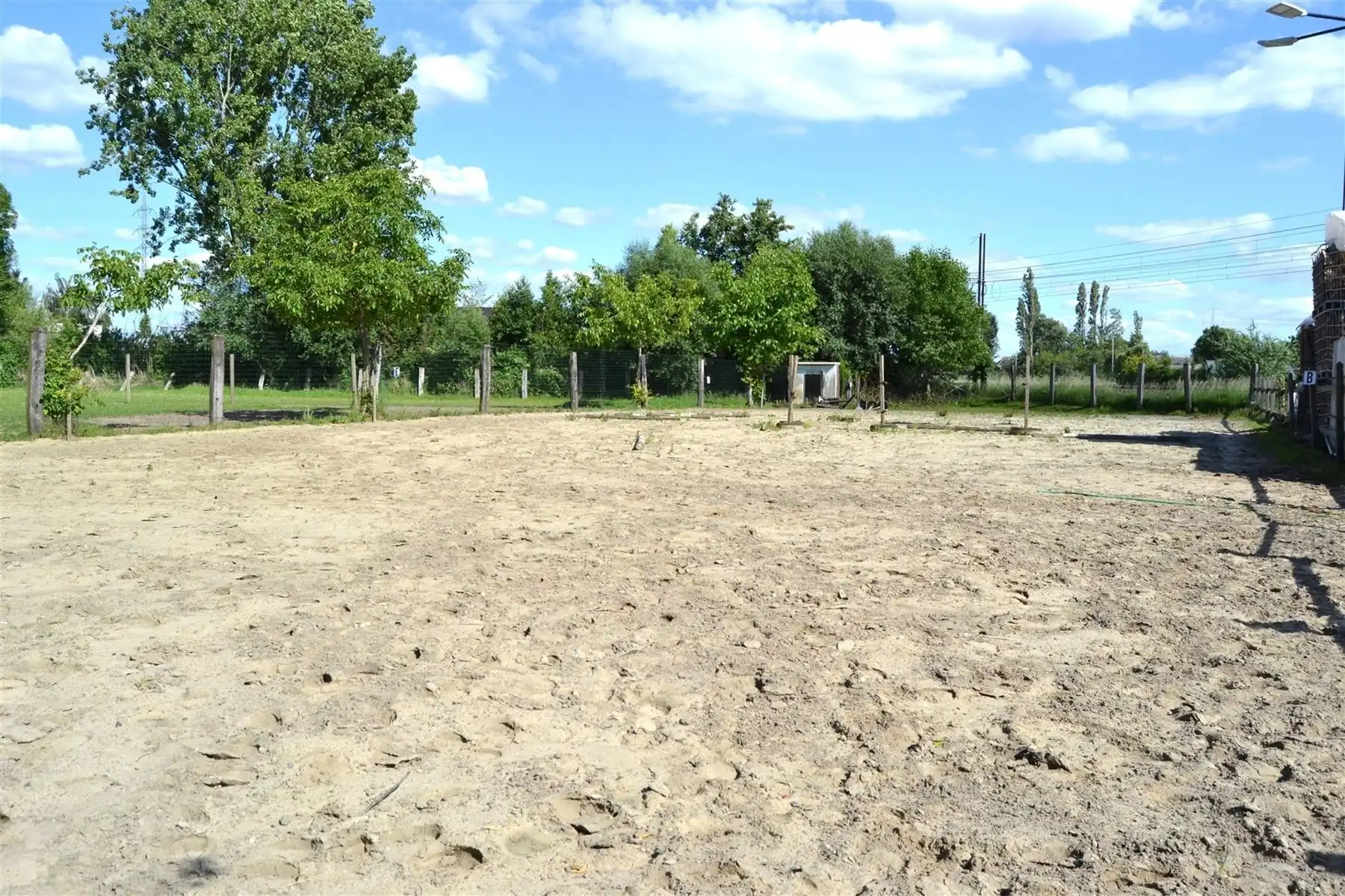 Stalling met 4 boxen, piste en weides samen 5000 m² foto 4