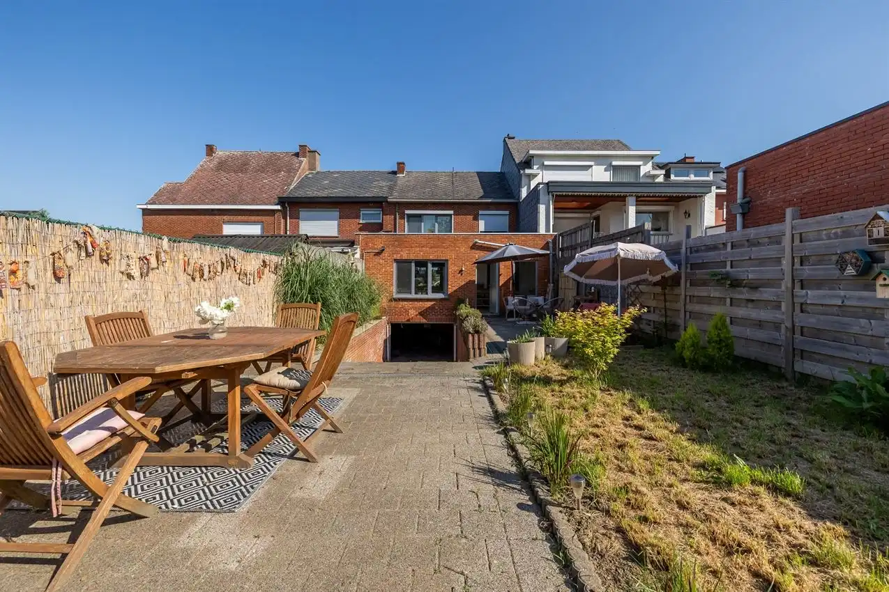Ruime retrowoning met EPC C,  zuidtuin en achterliggende toegang. foto 14