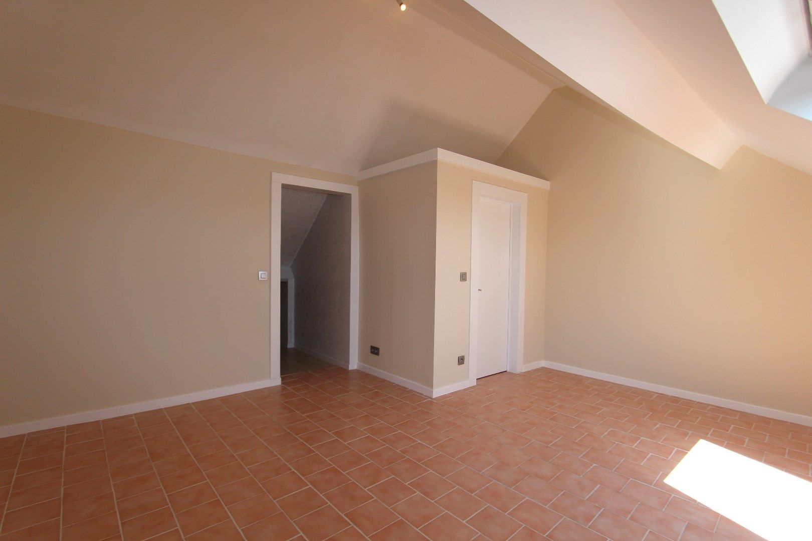 MOOI VERNIEUWDE WONING MET TUIN foto 19