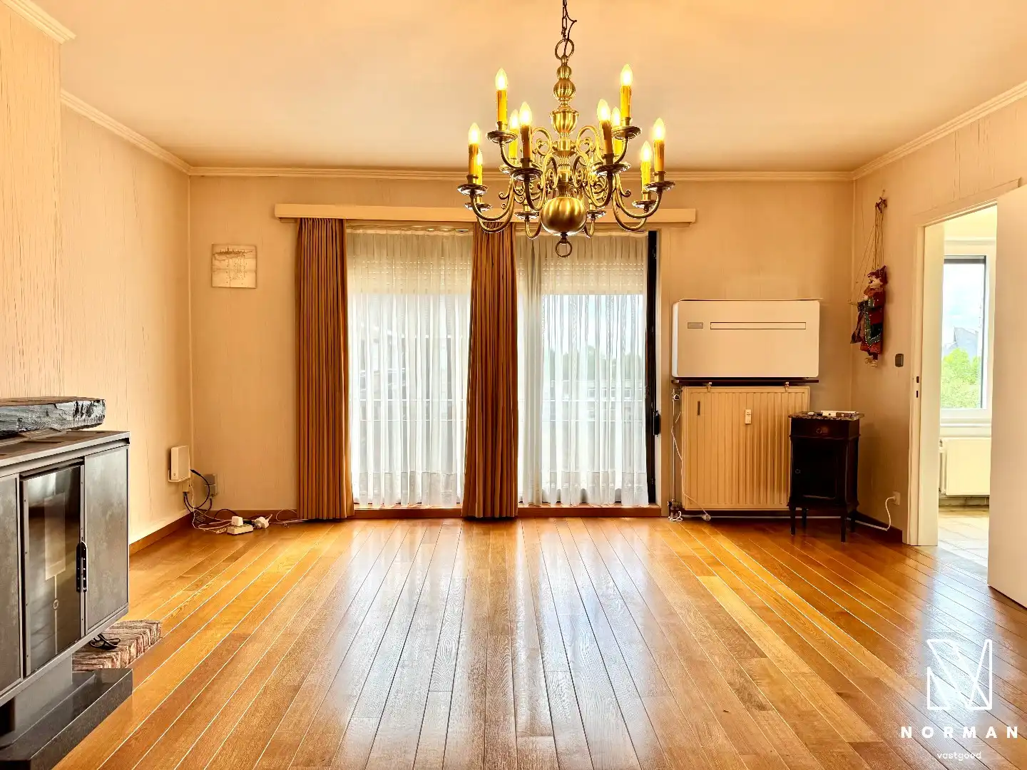 Instapklaar 2-slaapkamer appartement inclusief autostaanplaats en terras te koop in Kuurne! foto 2