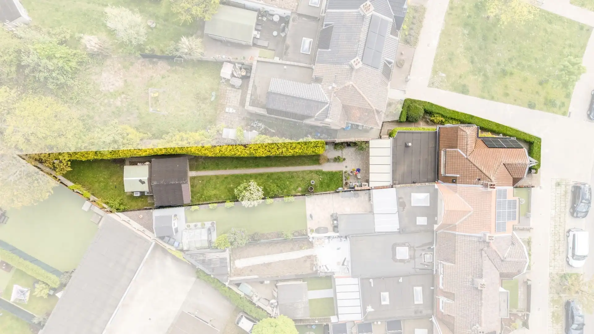 Charmante Half open bebouwing met 2 slaapkamers en prachtige tuin.  foto 25