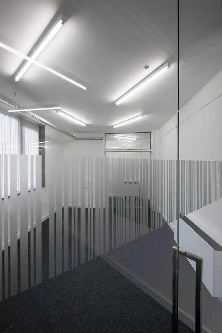 Perfect uitgerust kantoor (22 m²) met parking en alle faciliteiten inclusief, Torhout. foto 8