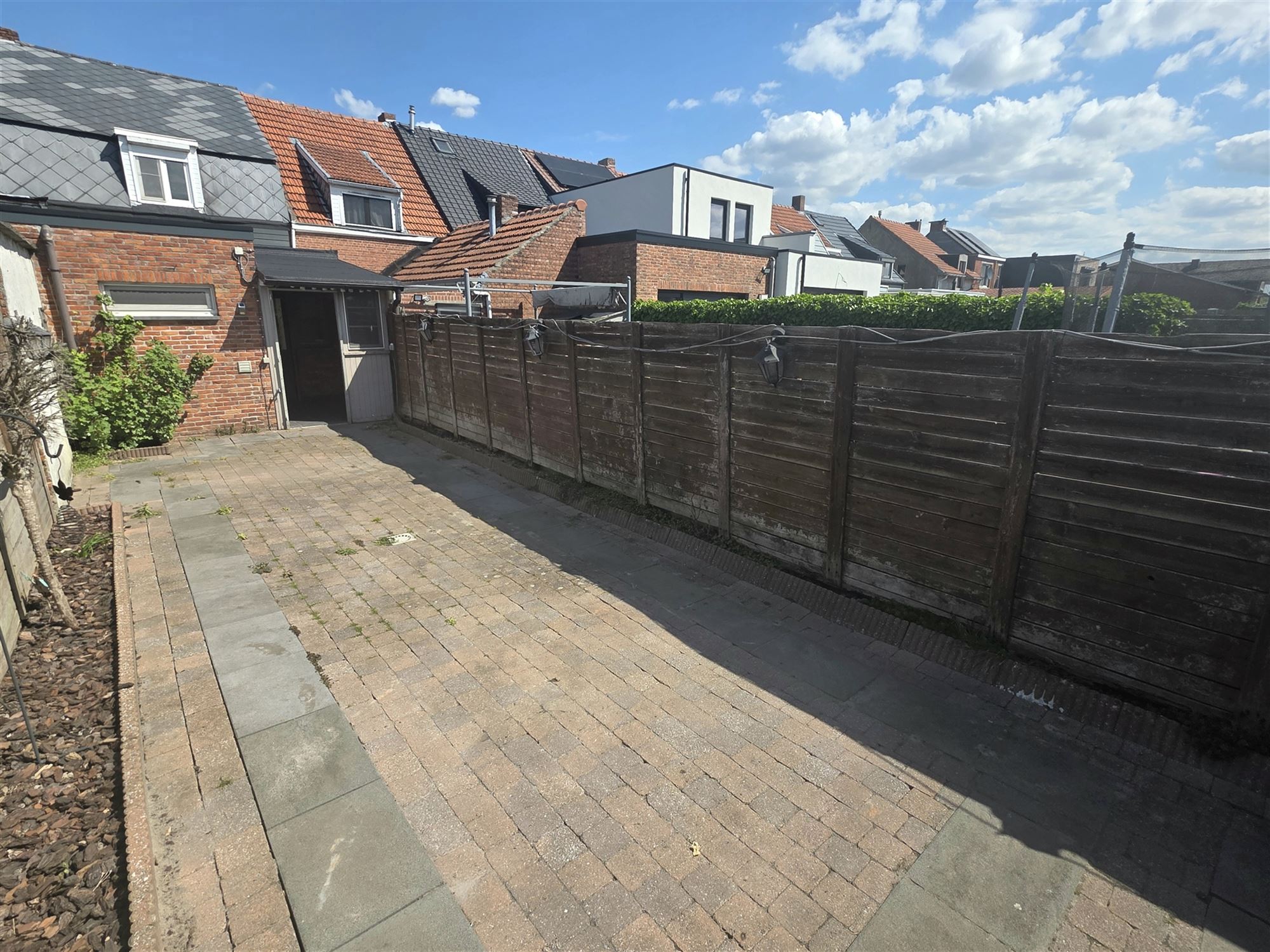 Burgerswoning met 2 à 3 slpks, parking en tuin met ingang foto 10