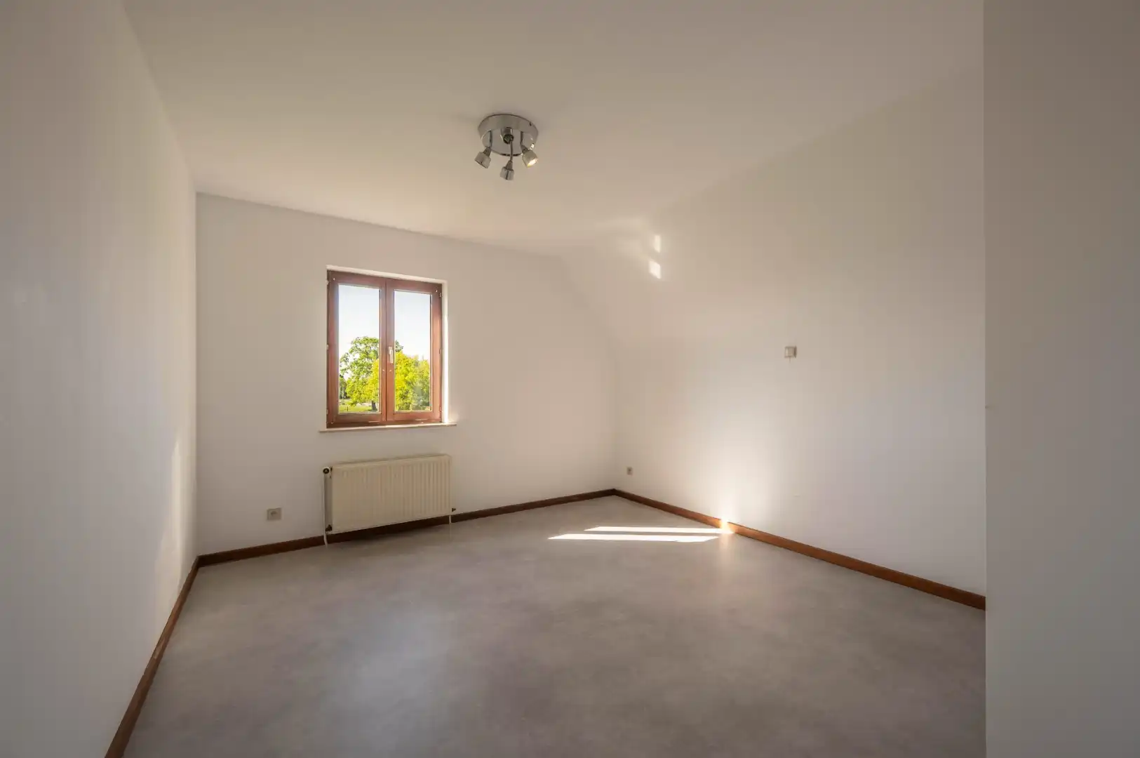 Ruime woning met 5 slaapkamers en toffe tuin! foto 10