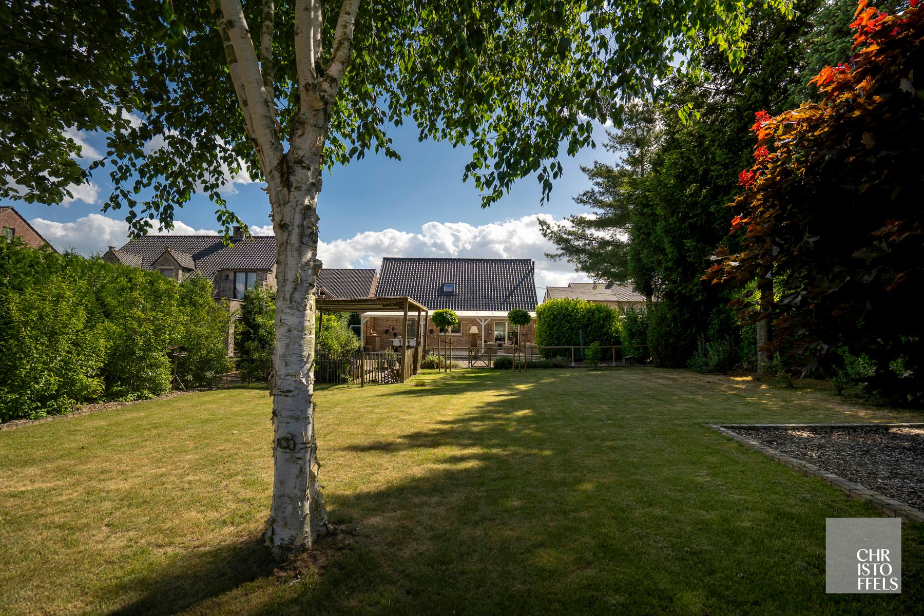 Hoofdfoto van de publicatie: Landelijk en centraal gelegen hedendaagse woning.