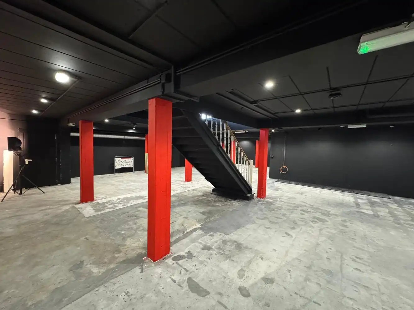 Handelspand met maximale zichtbaarheid langs de Rijksweg in Maasmechelen foto 6