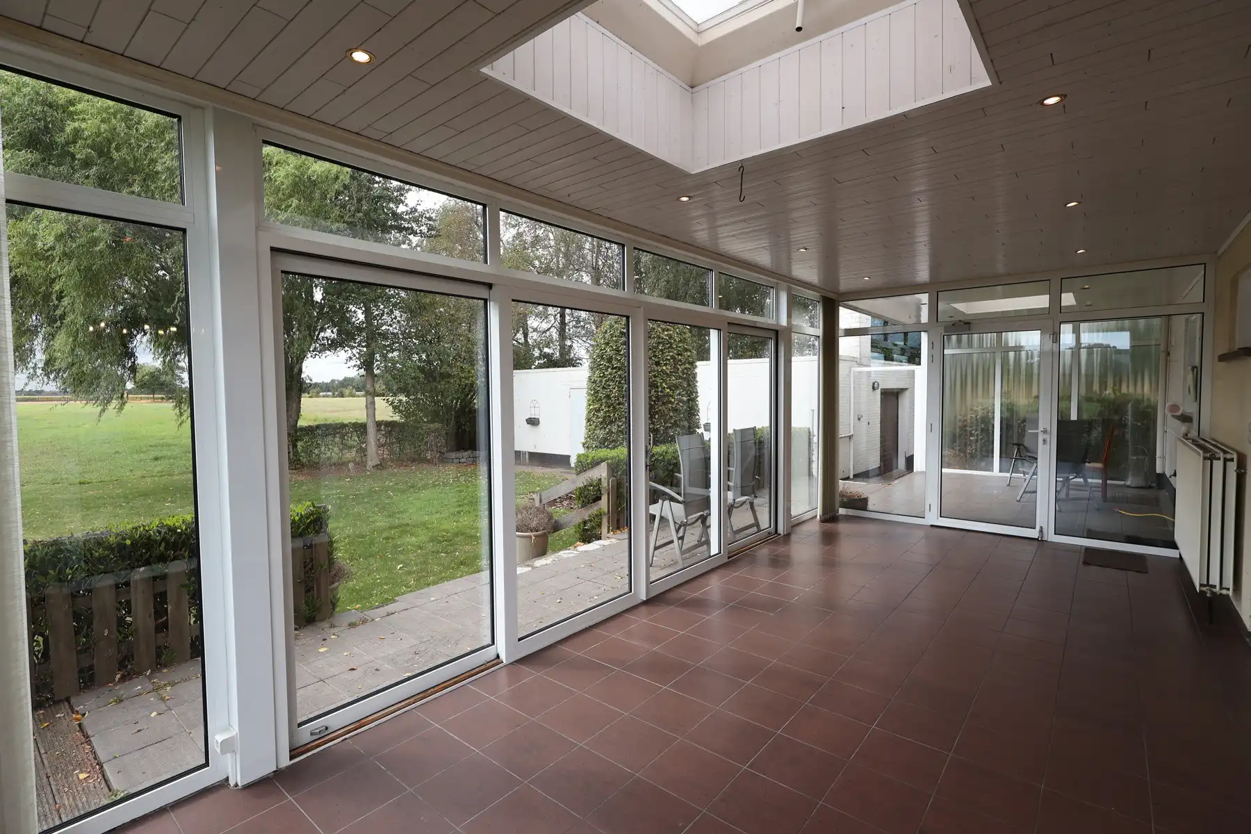 Laagbouwwoning met 2 slaapkamers op een perceel van 1.031m² foto 3