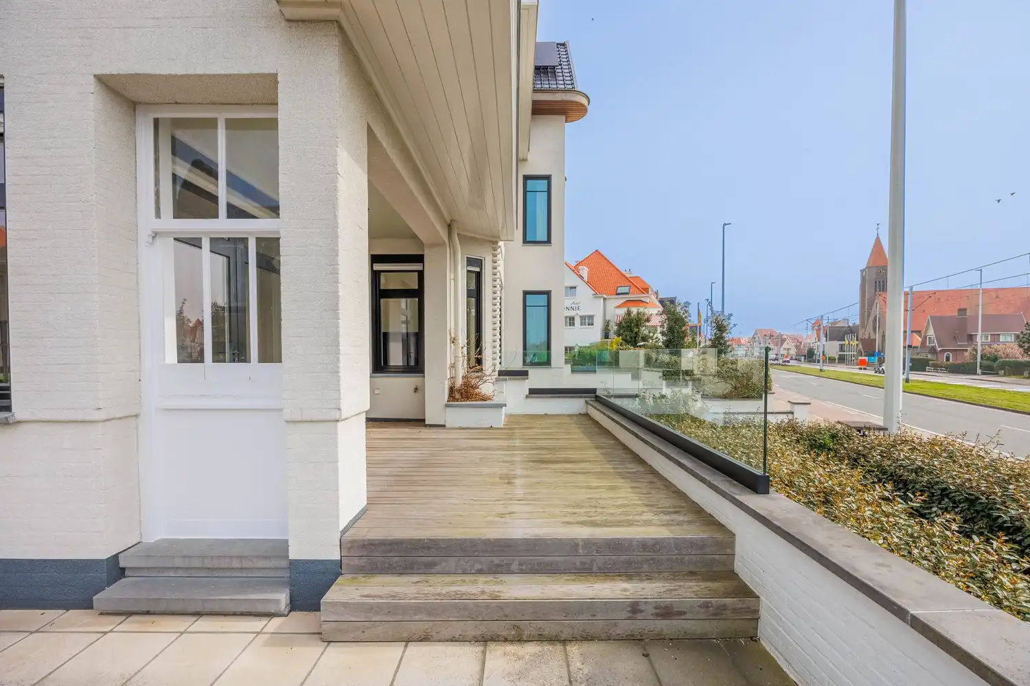 Exclusieve gerenoveerde koppelvilla vlak bij zee met 8 slaapkamers foto 3