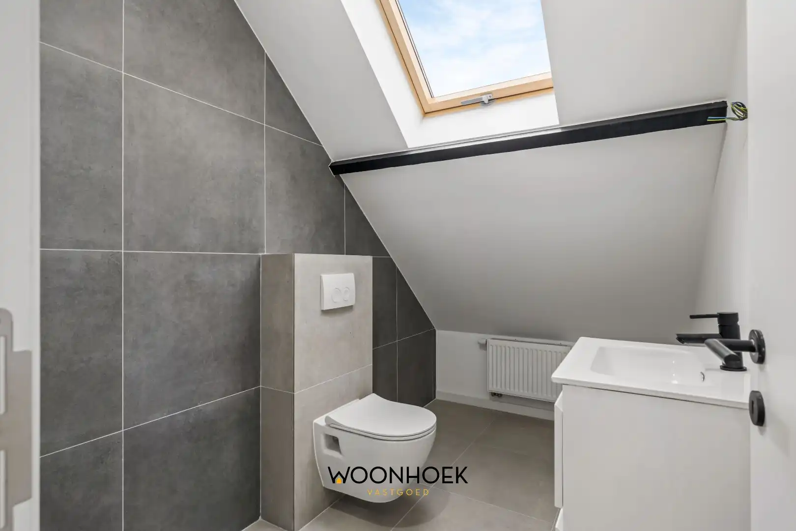 Gerenoveerde, 6-slpk woning, zonnige tuin en 2 bdkms te Sint-Niklaas! foto 9