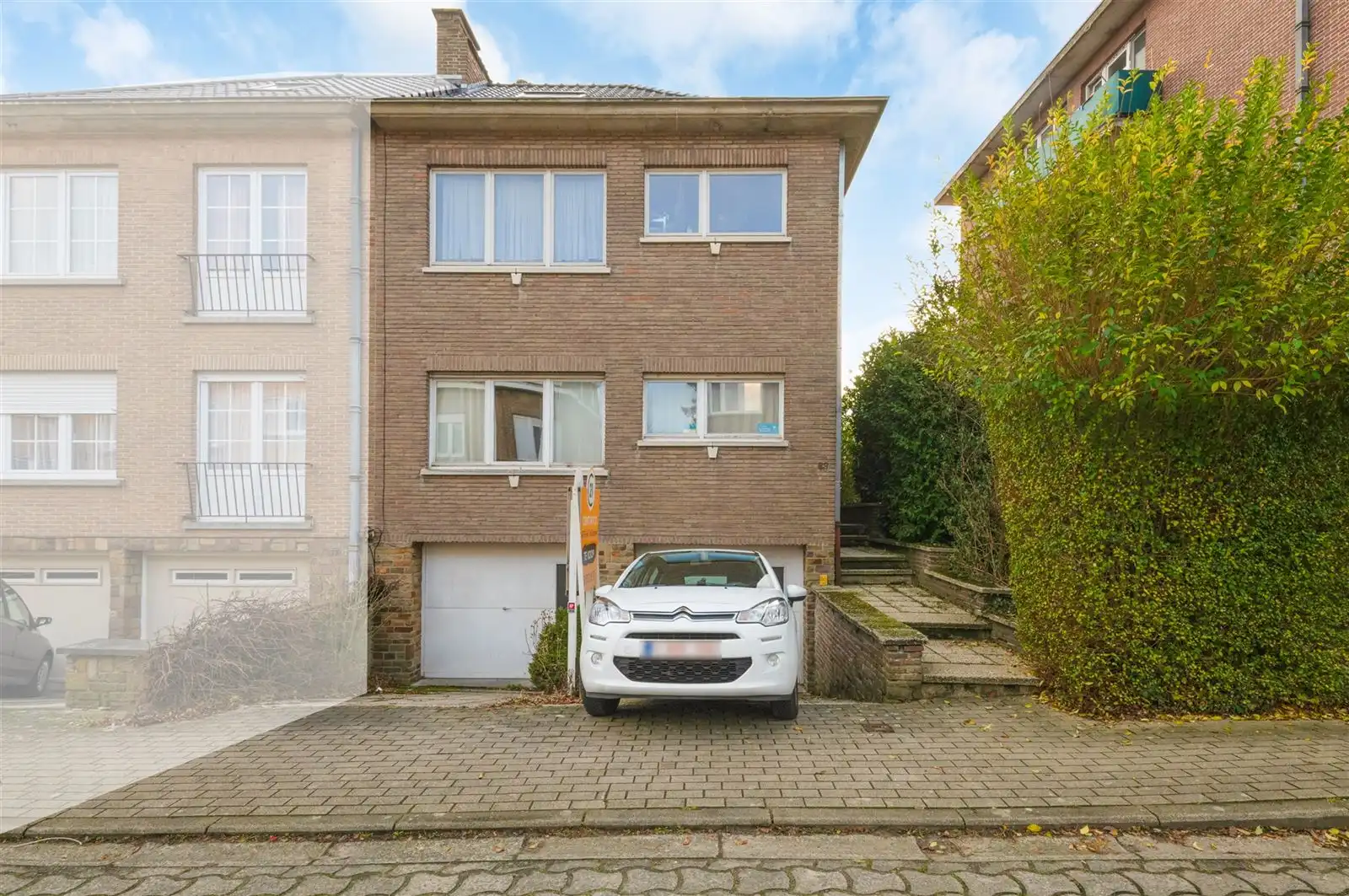 Opbrengsteigendom - Gemengd gebruik residentieel foto {{pictureIndex}}