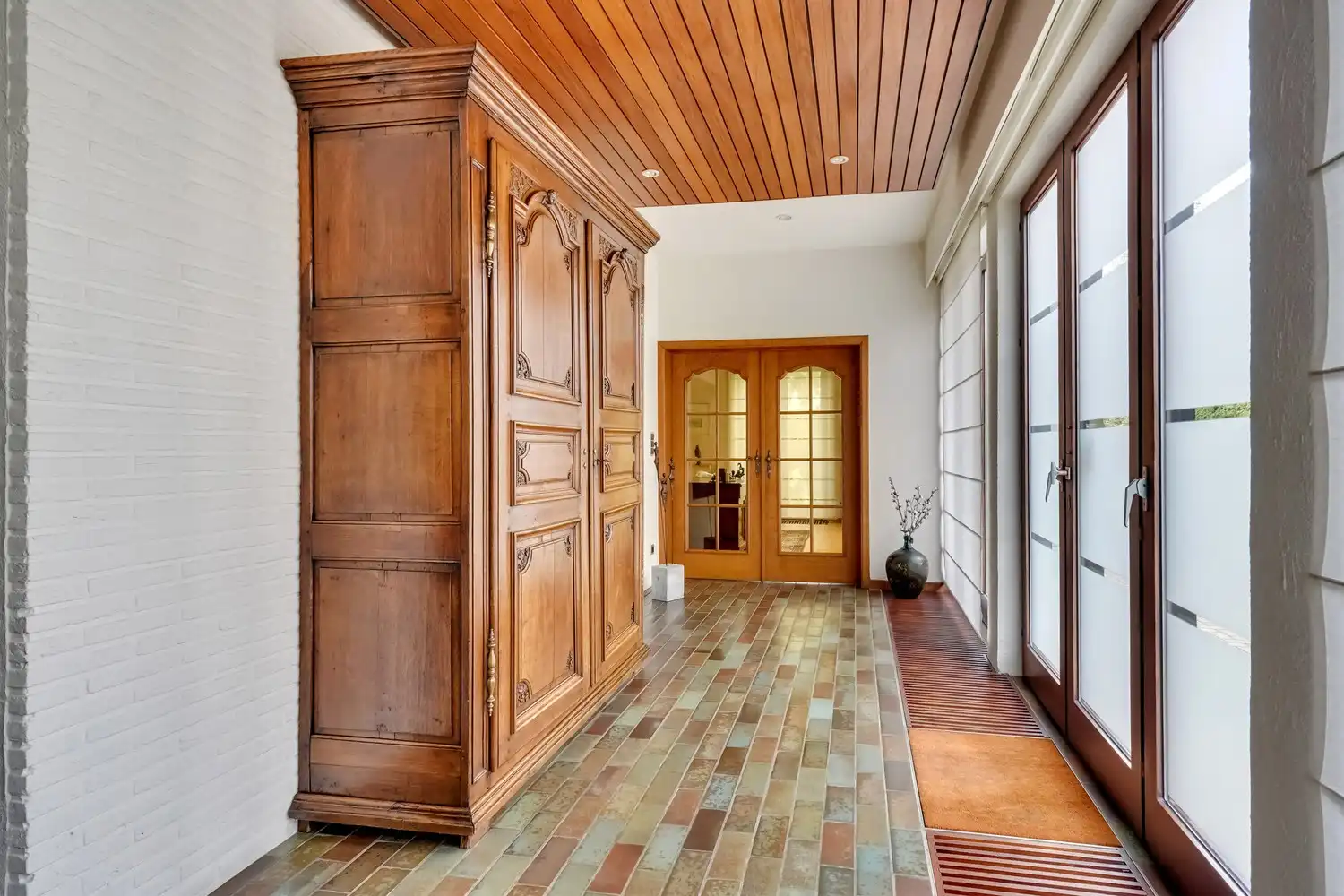 Karaktervol landhuis op 13a62ca, met polyvalente (bedrijfs)hal foto 8