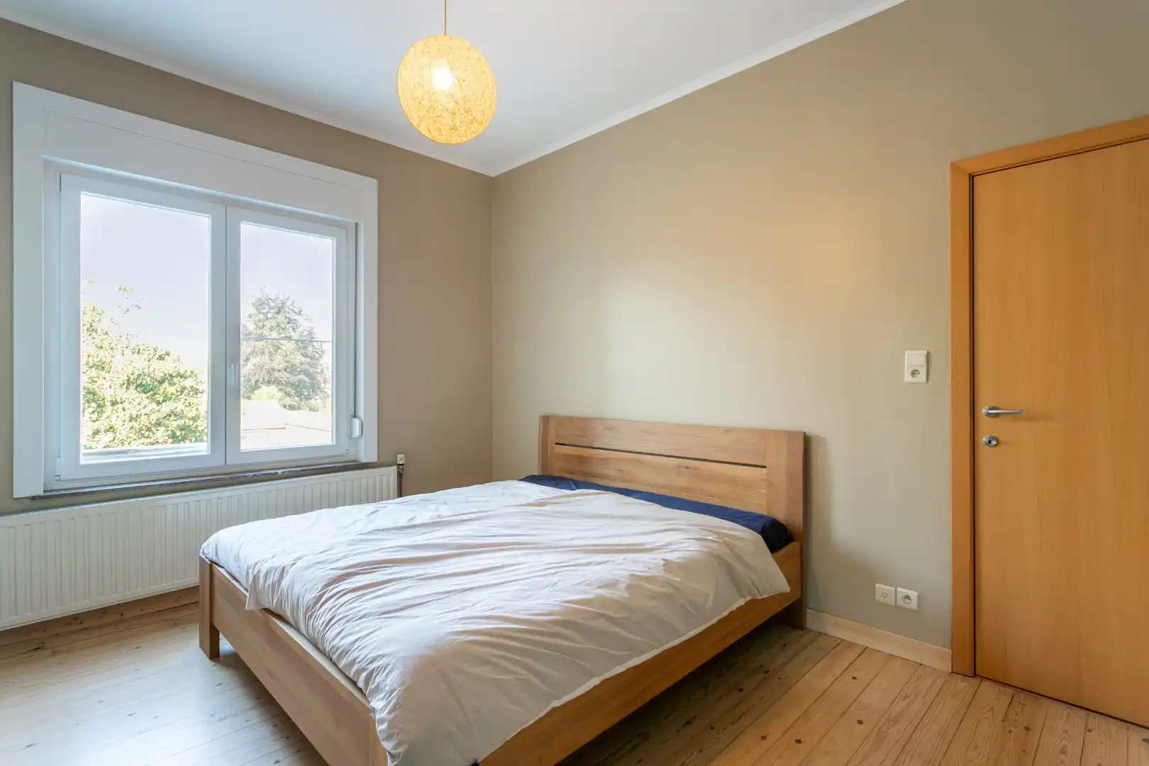 Instapklare woning met 3 slpk, oprit en tuin te Halle foto 15