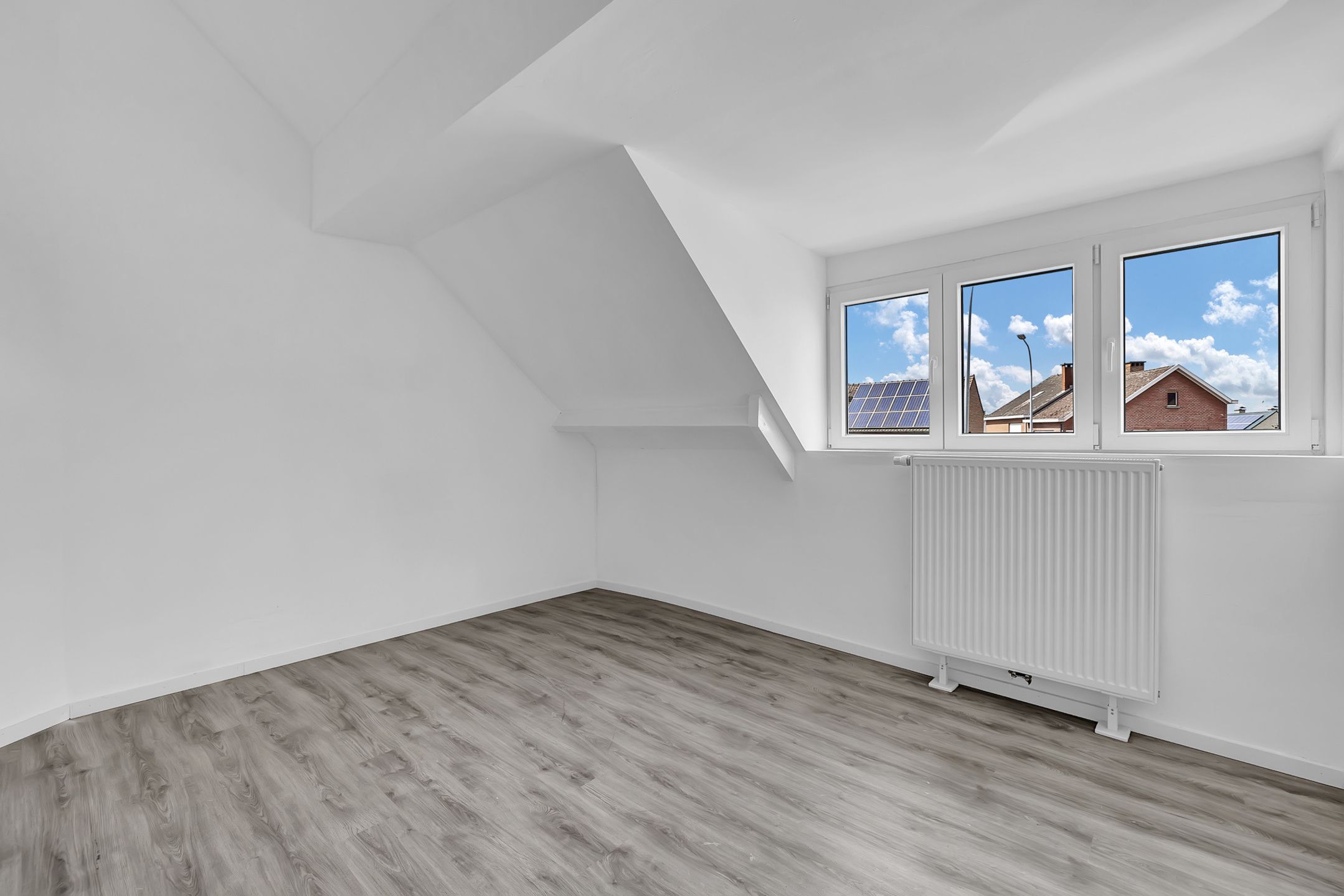 Gerenoveerde woning te koop in Meerbeke! foto 13