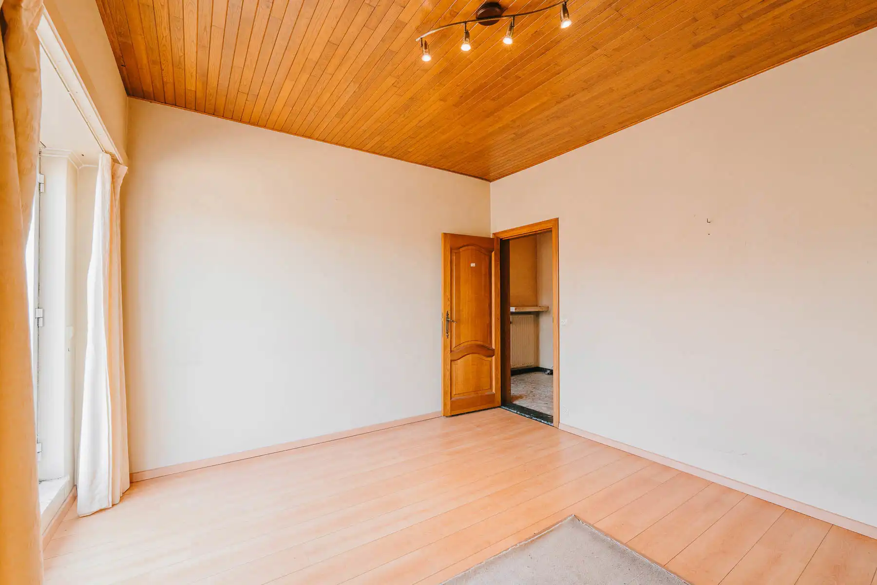 Ruim en lichtrijk Duplex-appartement met optionele garage. foto 13