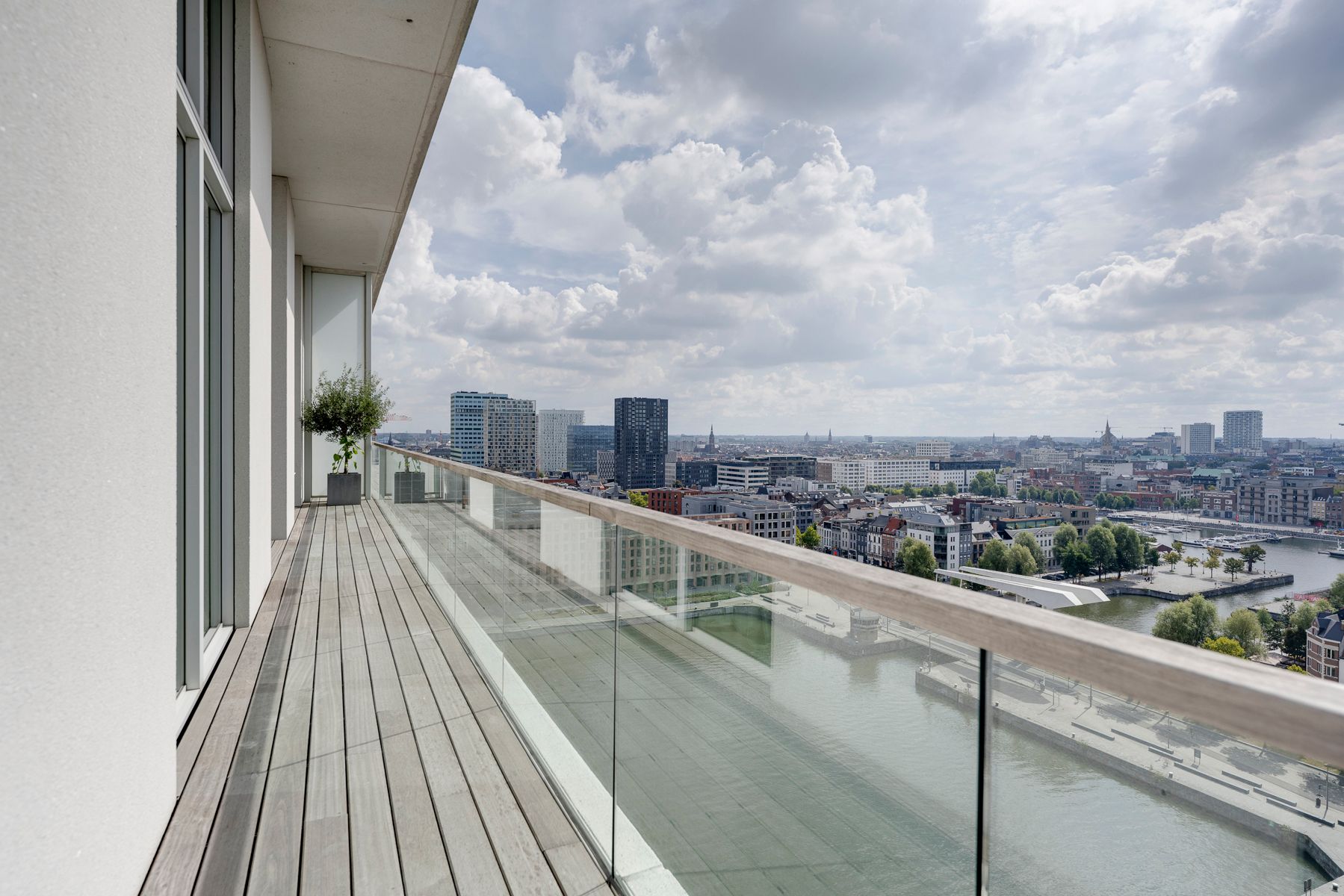 Panoramische penthouse met tijdloze elegantie foto 5