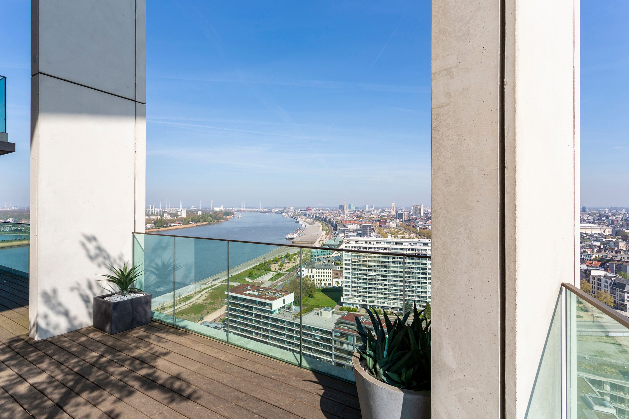 luxeappartement met spectaculaire zichten op 20e verdieping foto 5