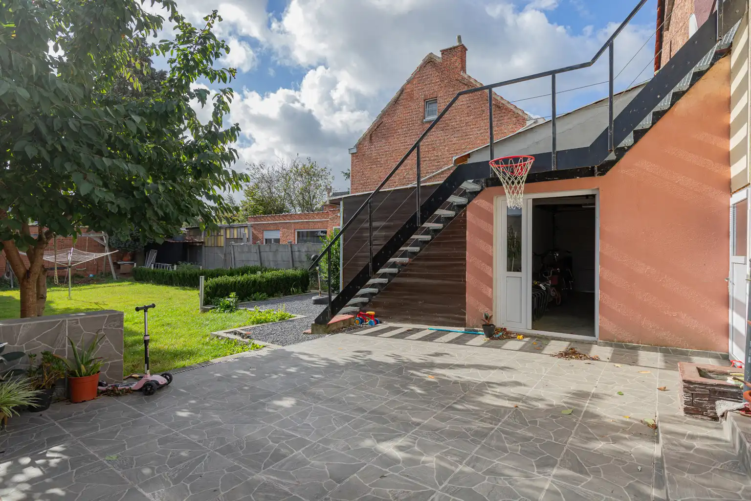 Gerenoveerde woning op wandelafstand van het centrum! foto 22