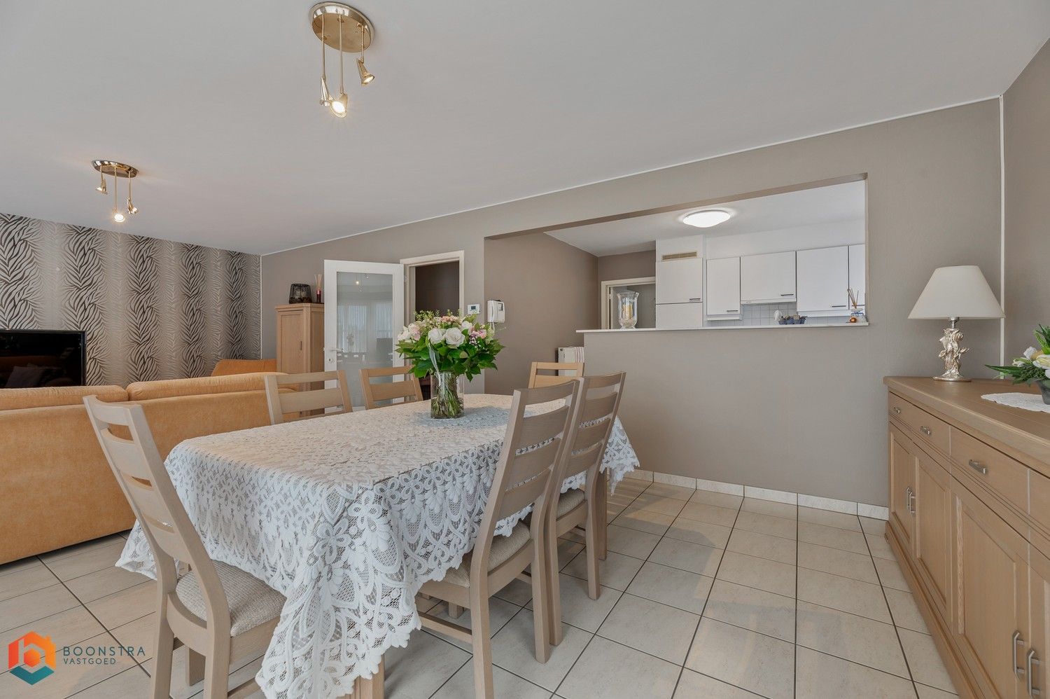 Ruim appartement (124m2) met 2 slpkrs, garage en terras foto 8