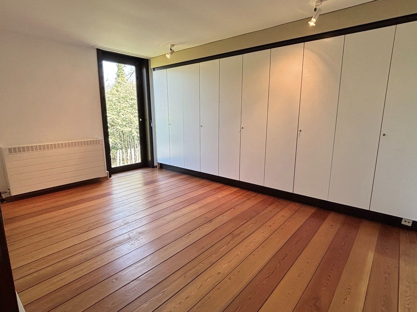 Bijzondere modernistische Villa te huur residentieel gelegen foto 11