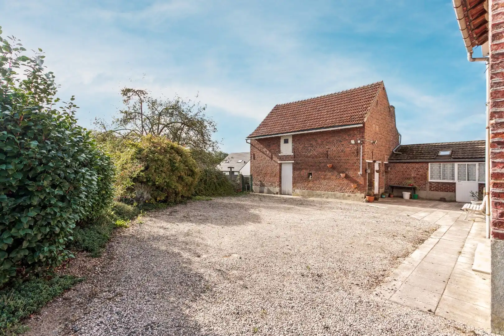 Karaktervol, te renoveren herenhuis met enorm potentieel te Gooik foto 11