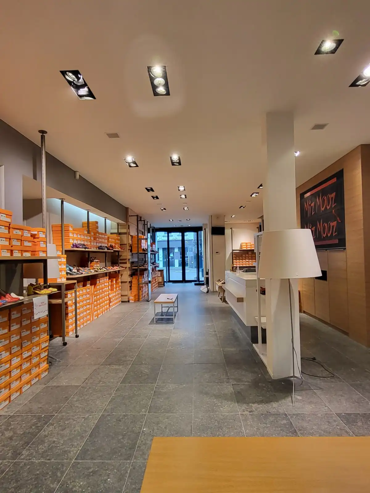 Handelsruimte in het centrum van Deinze foto {{pictureIndex}}