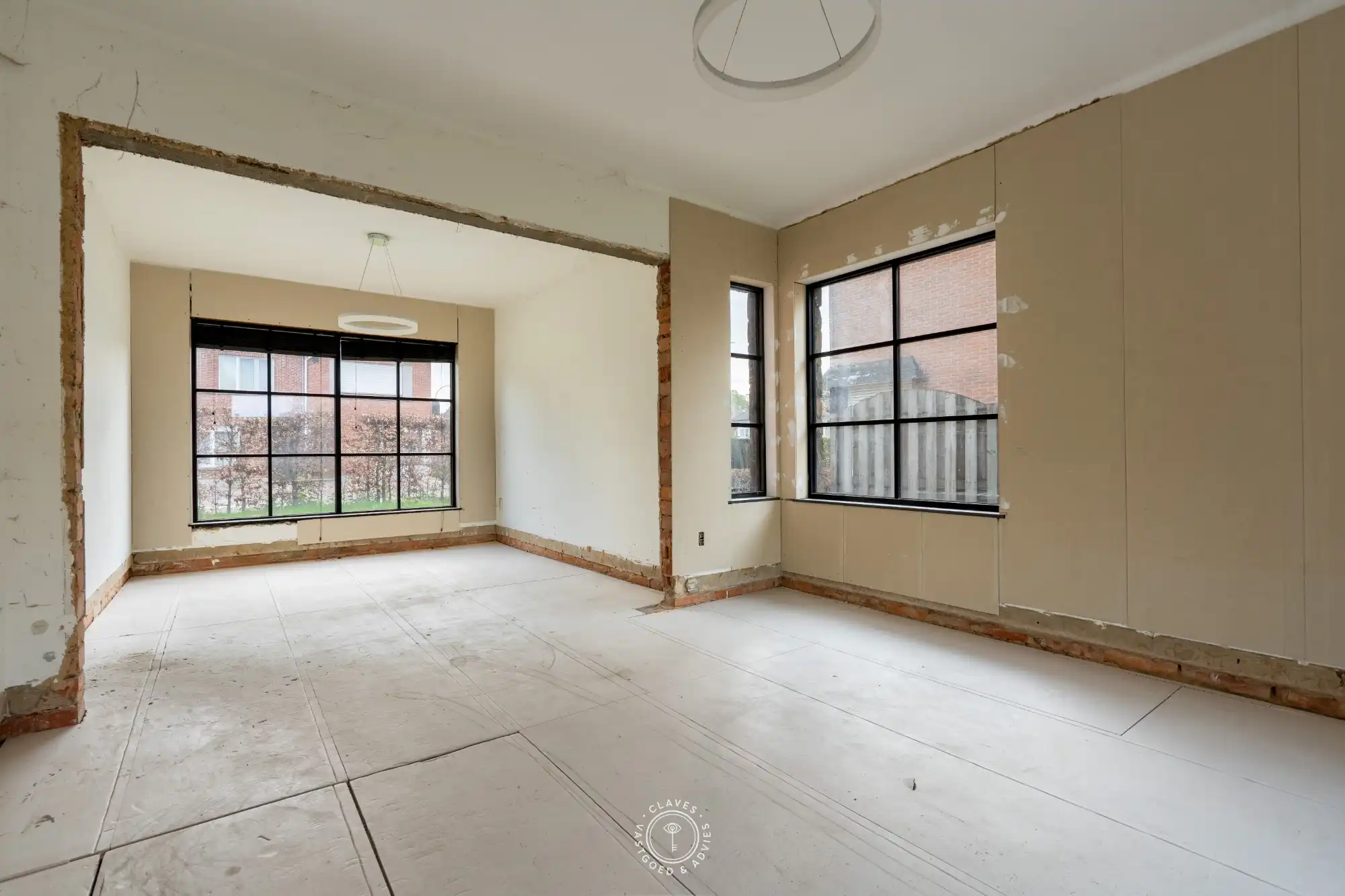 Verder te renoveren open bebouwing op toplocatie foto 12