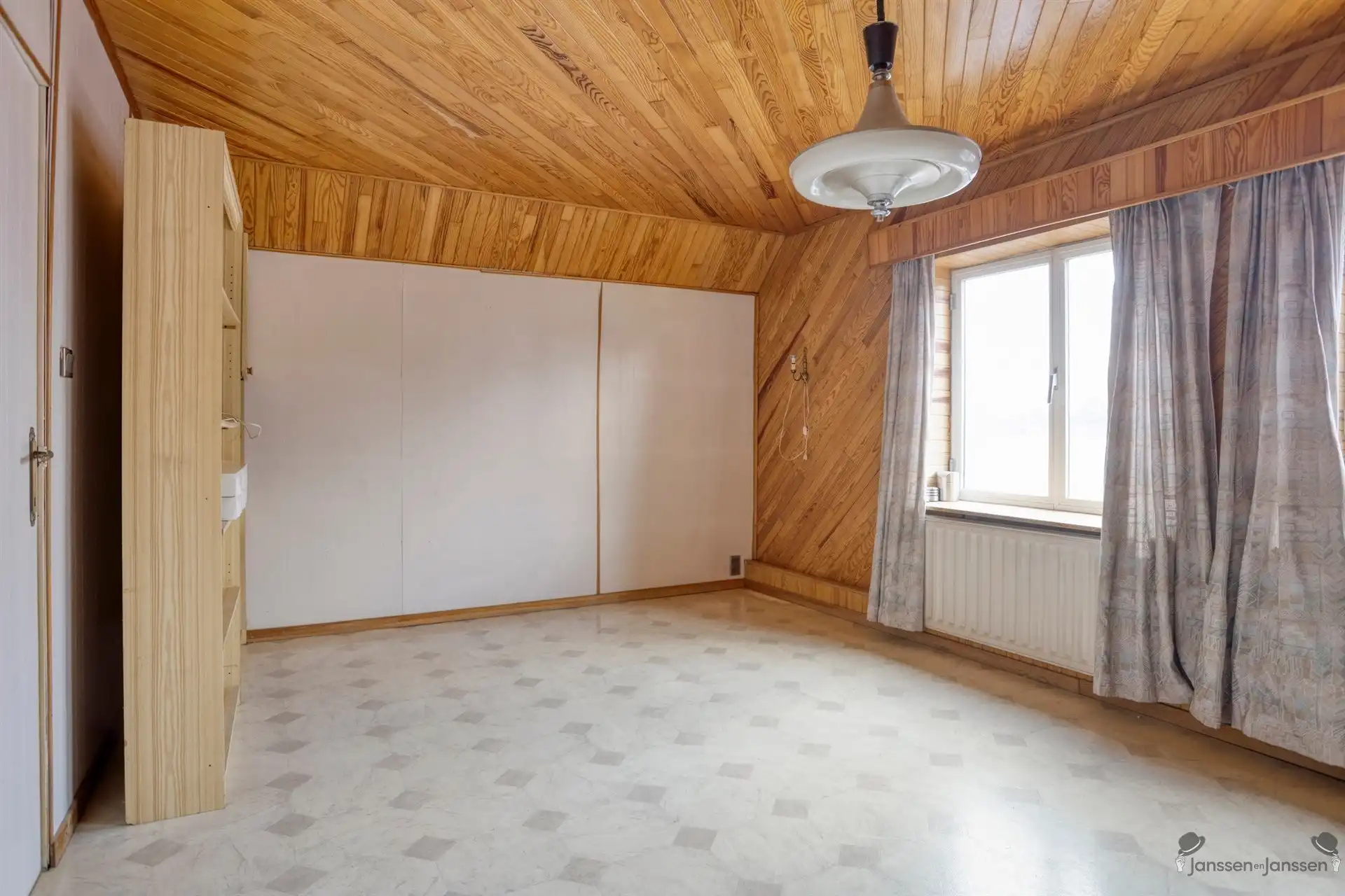 Ruime renovatiewoning met polyvalente bijgebouwen foto 17