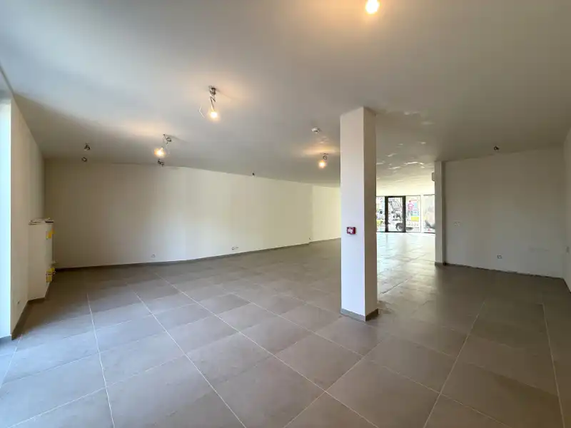 Commerciële handelsruimte van 115 m² op toplocatie (Dorpsplein) foto 4