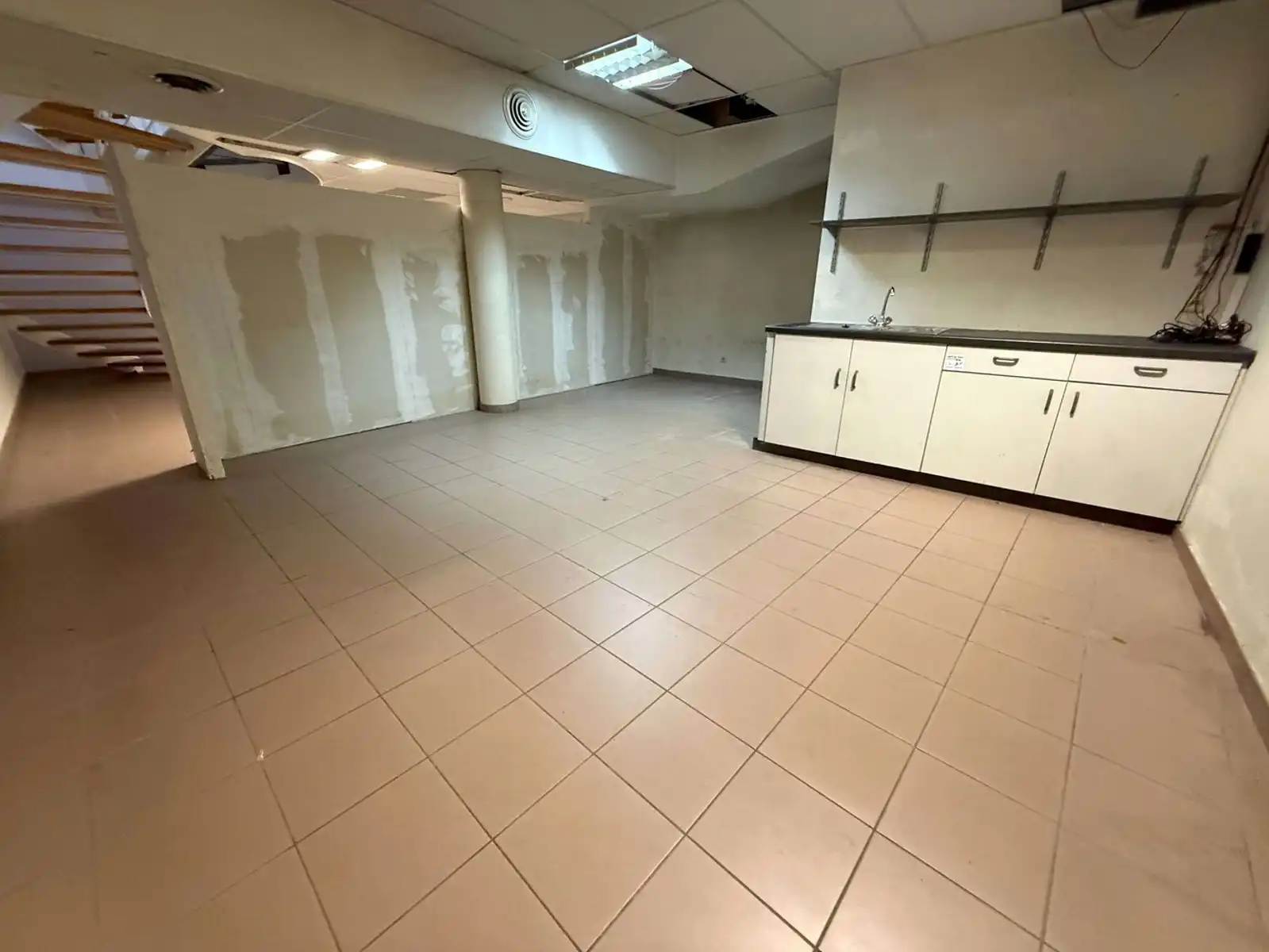 Handelsgelijkvloers tussen Bondgenotenlaan en Diestsestraat foto 19