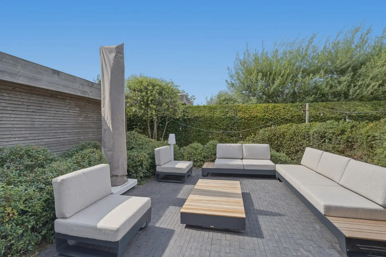 Moderne halfopen bebouwing met zonnige tuin en hoogwaardige afwerking foto 13