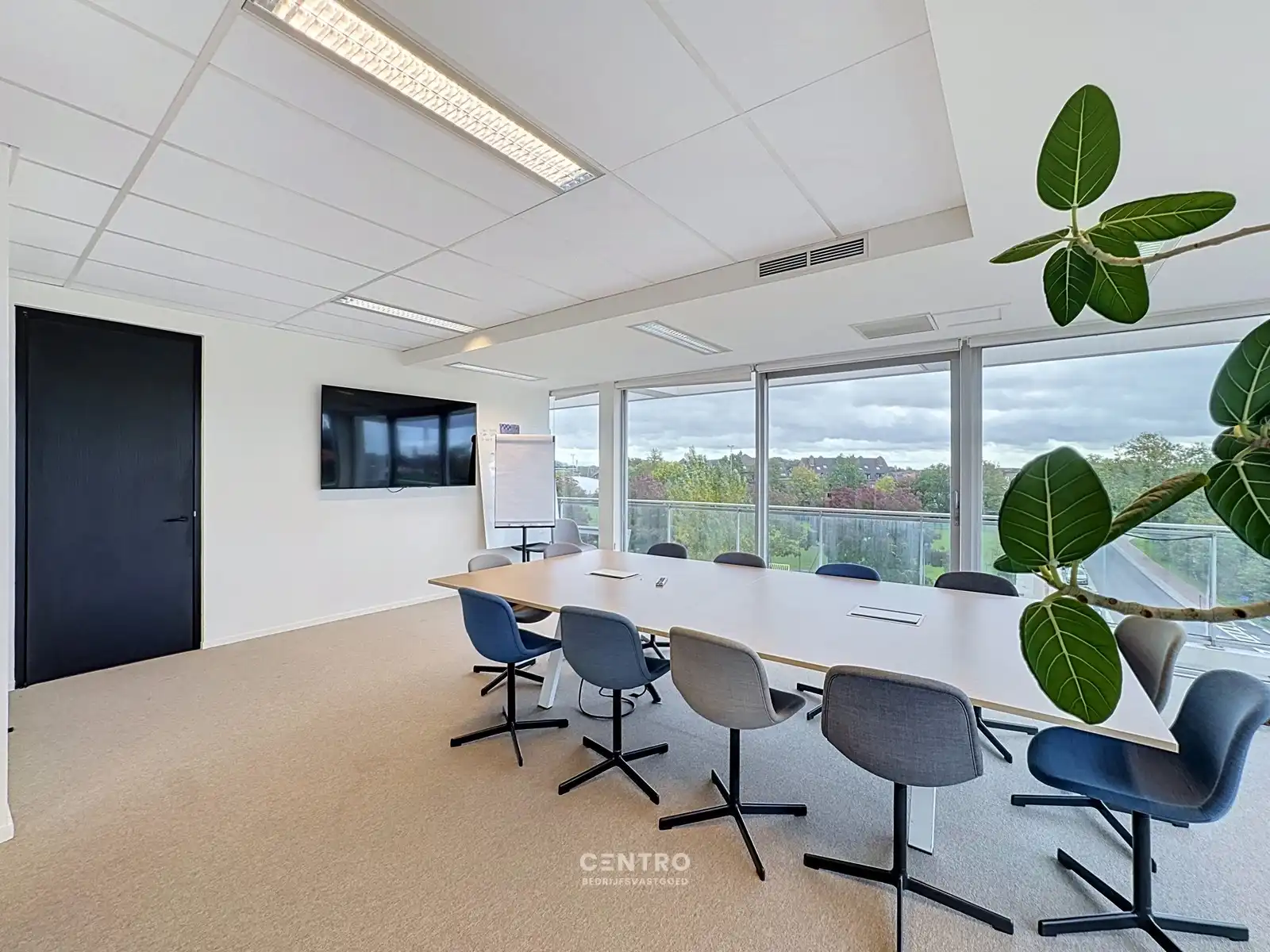 Kantoorruimte (375m2) op TOPligging met 6 private parkeerplaatsen! foto 11