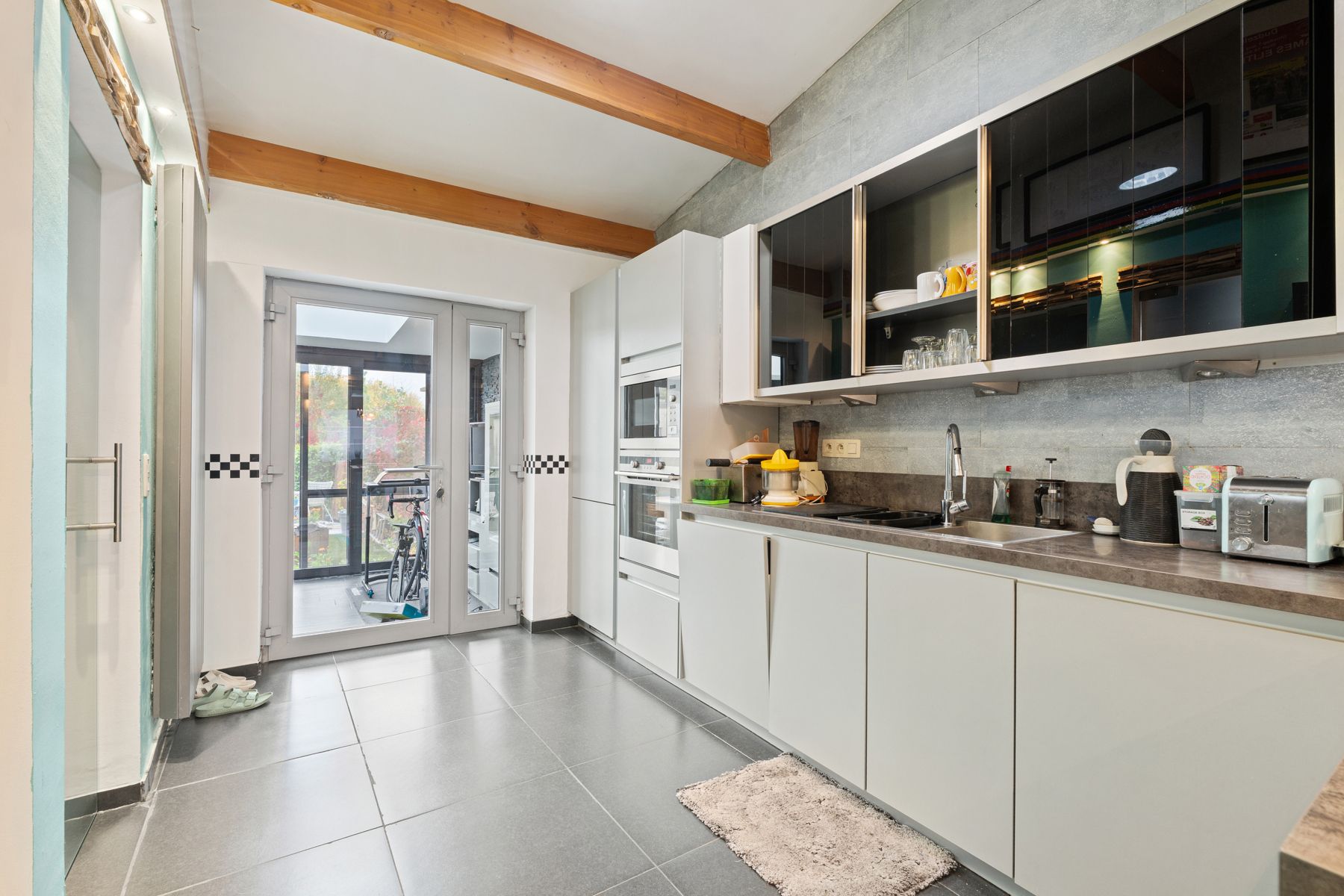 TE KOOP- instapklare woning met 3 slaapkamers en 2 badkamers foto 5