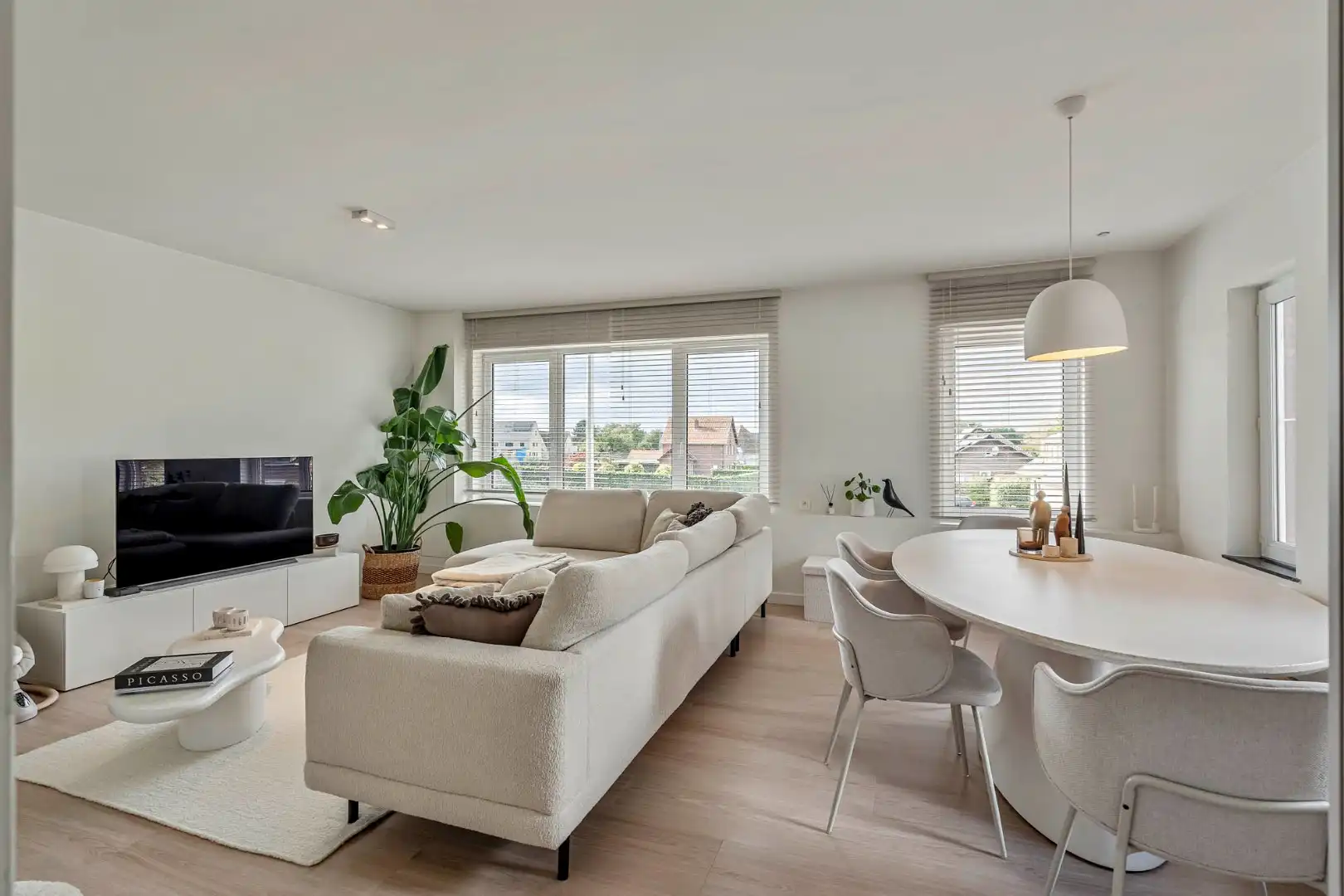 Comfortabel, mooi gerenoveerd duplex-appartement mét ruim terras en carport! foto 4